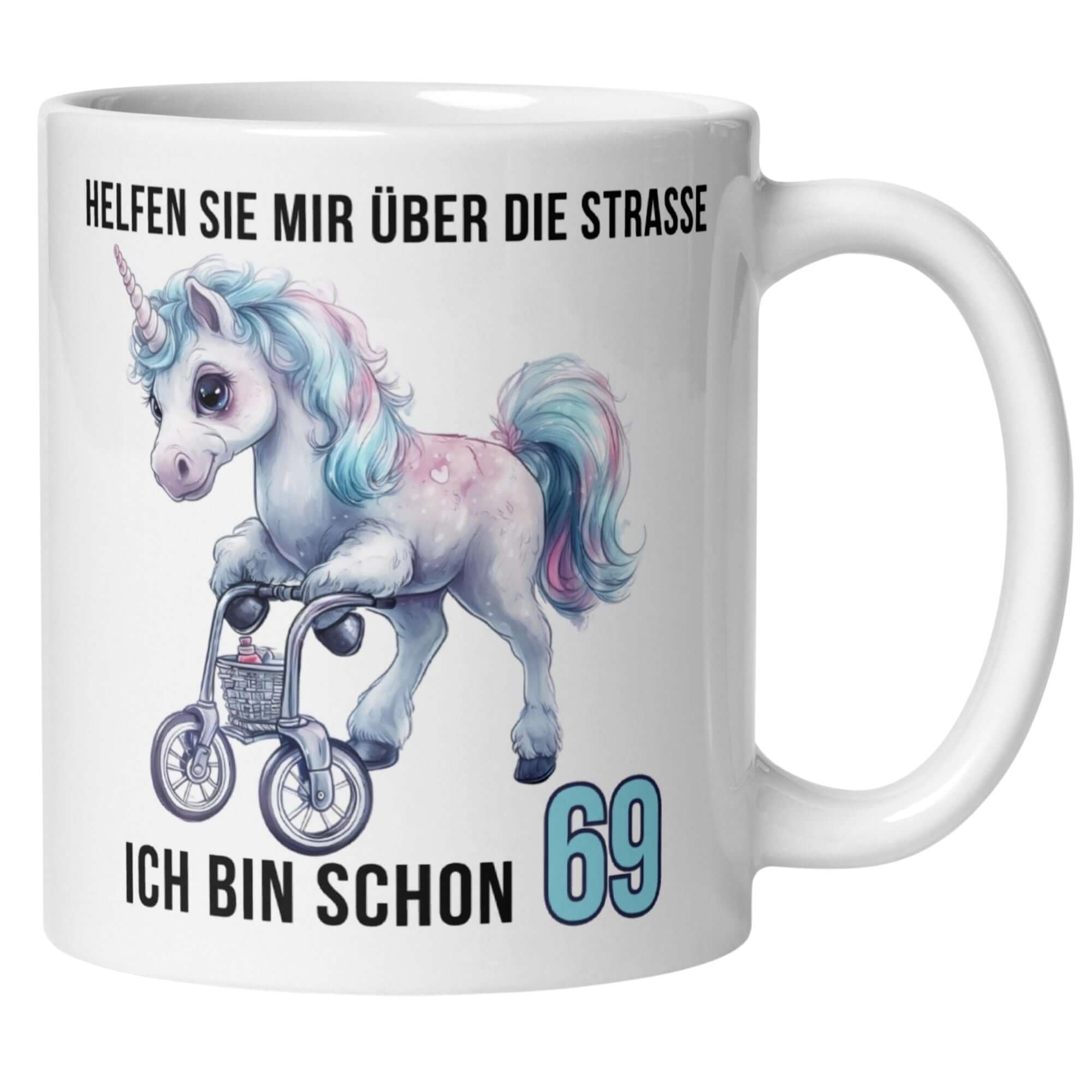 Helle Tasse mit Einhorn-Design und Spruch zum 69. Geburtstag, perfekt für humorvolle Kaffeepausen.