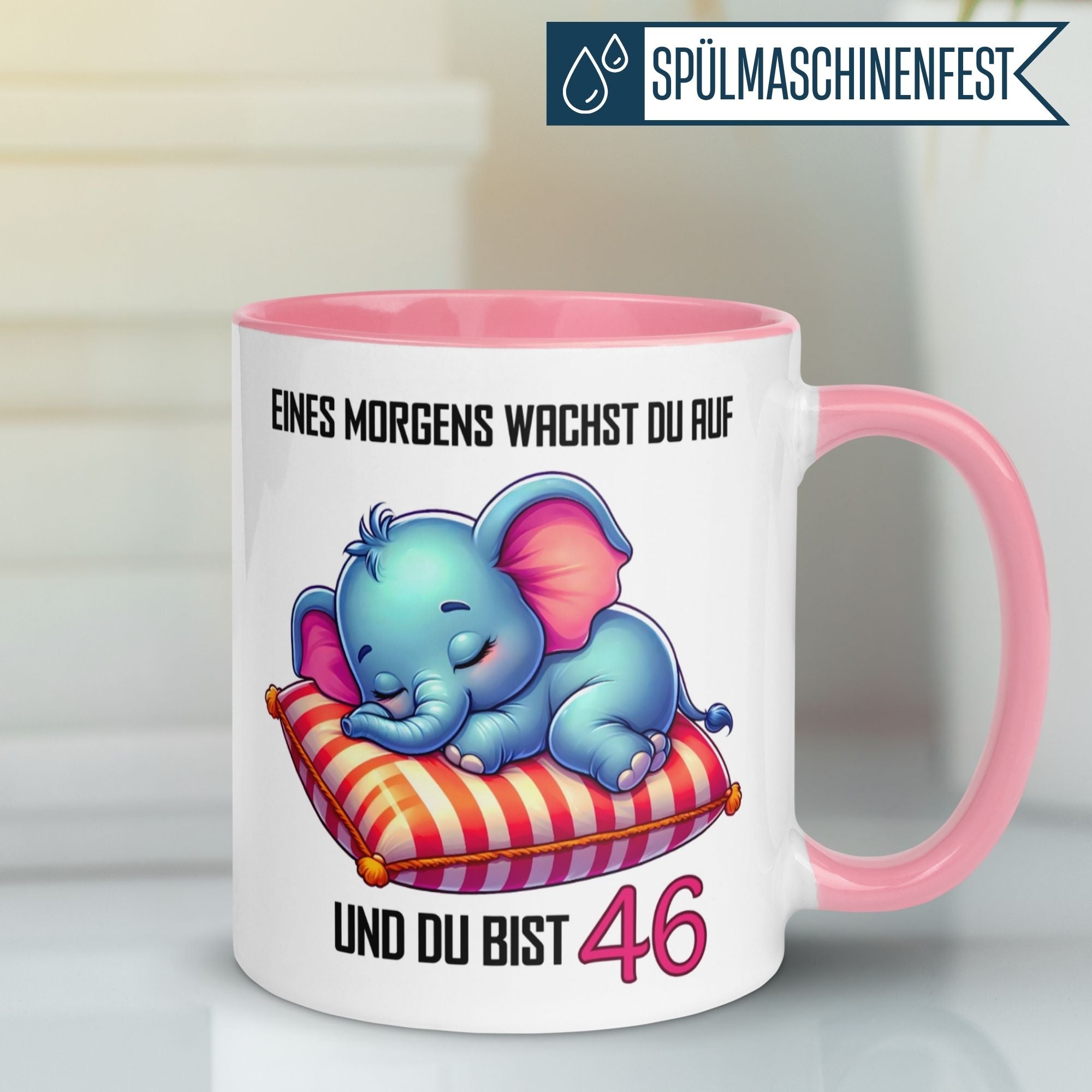 Kaffeetasse mit süßem schlafendem Elefanten und Geburtstagsspruch "Eines Morgens wachst du auf und du bist 46".