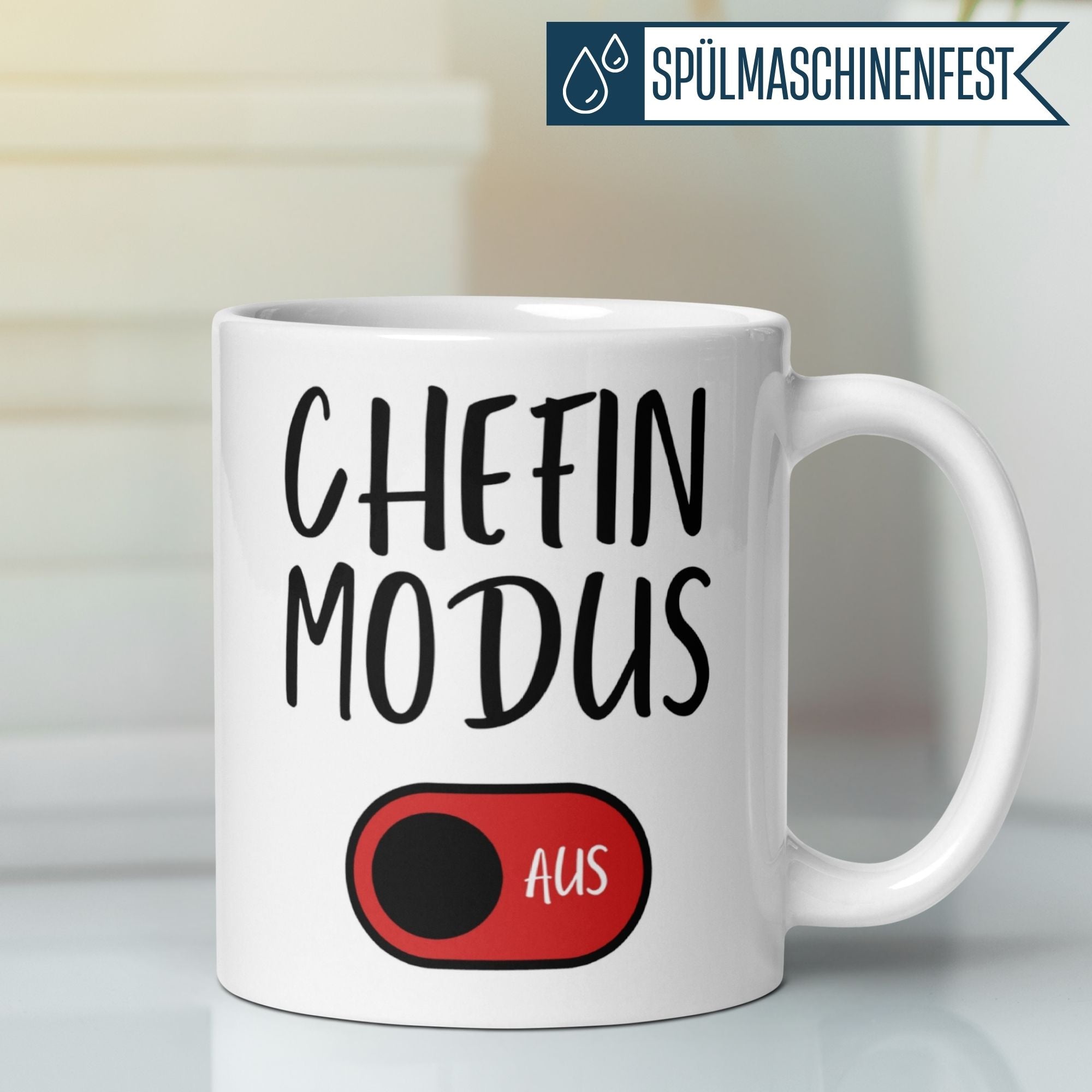 Momentals Tasse 'Chefin Modus AUS' mit rotem Schalter für humorvolle Abschiede.