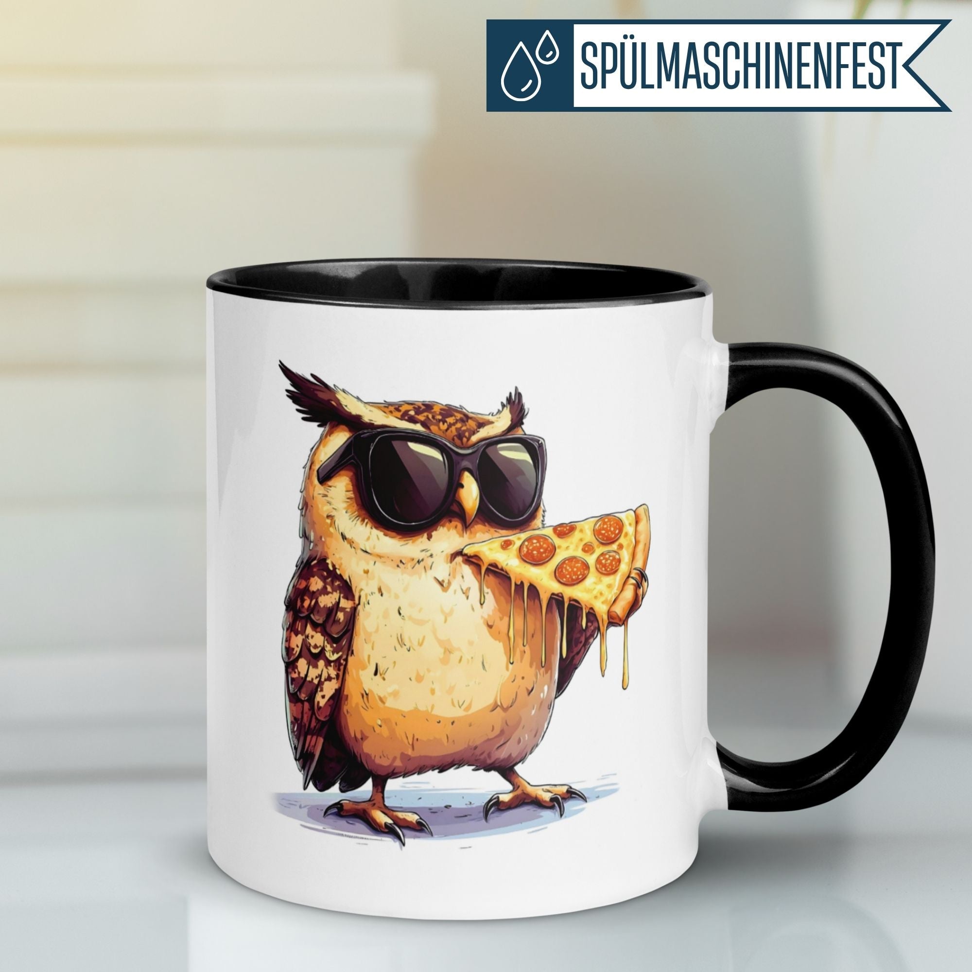 Momentals Tasse mit cooler Eule in Sonnenbrille, die Pizza genießt – humorvoll und charmant.