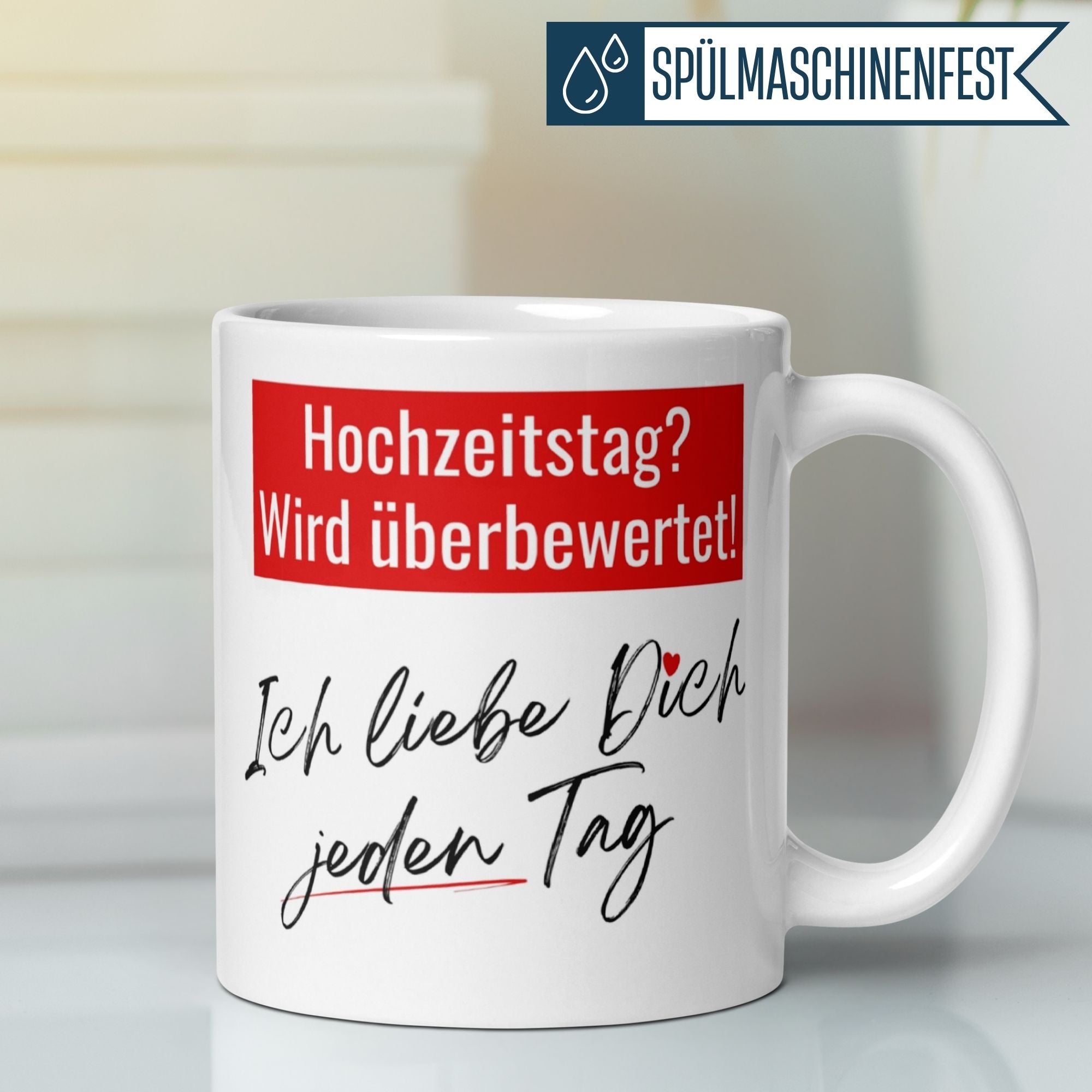 Momentals® Tasse mit Spruch "Hochzeitstag? Wird überbewertet! Ich liebe Dich jeden Tag"