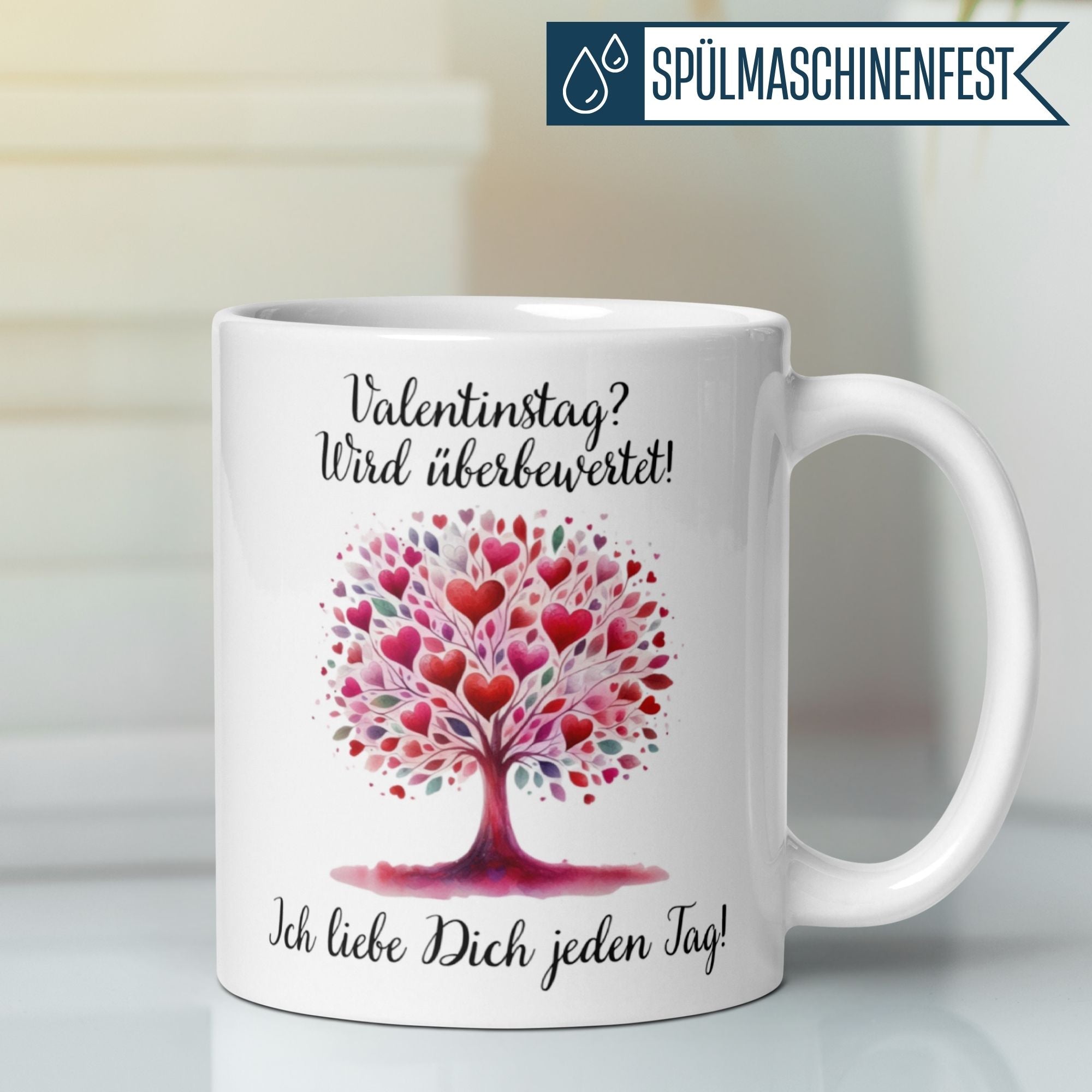 Momentals® Tasse mit Herzbaum-Design und Valentinstag Spruch "Wird überbewertet! Ich liebe dich jeden Tag!"