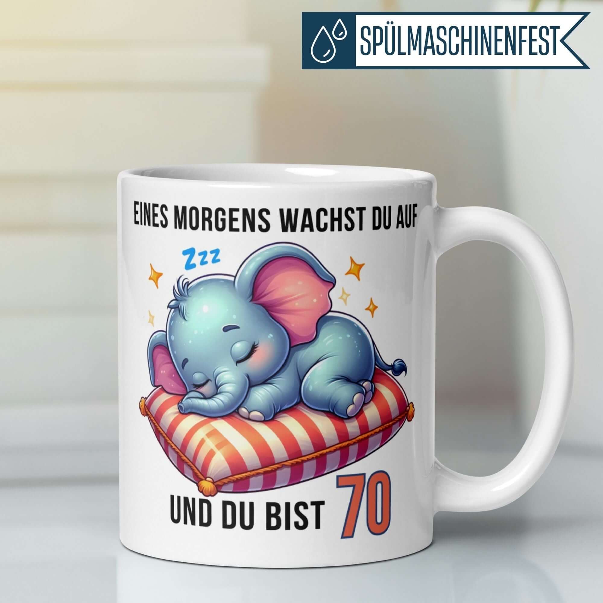Kaffeetasse mit schlafendem Elefanten und Spruch zum 70. Geburtstag, ideal für einen humorvollen Morgen.