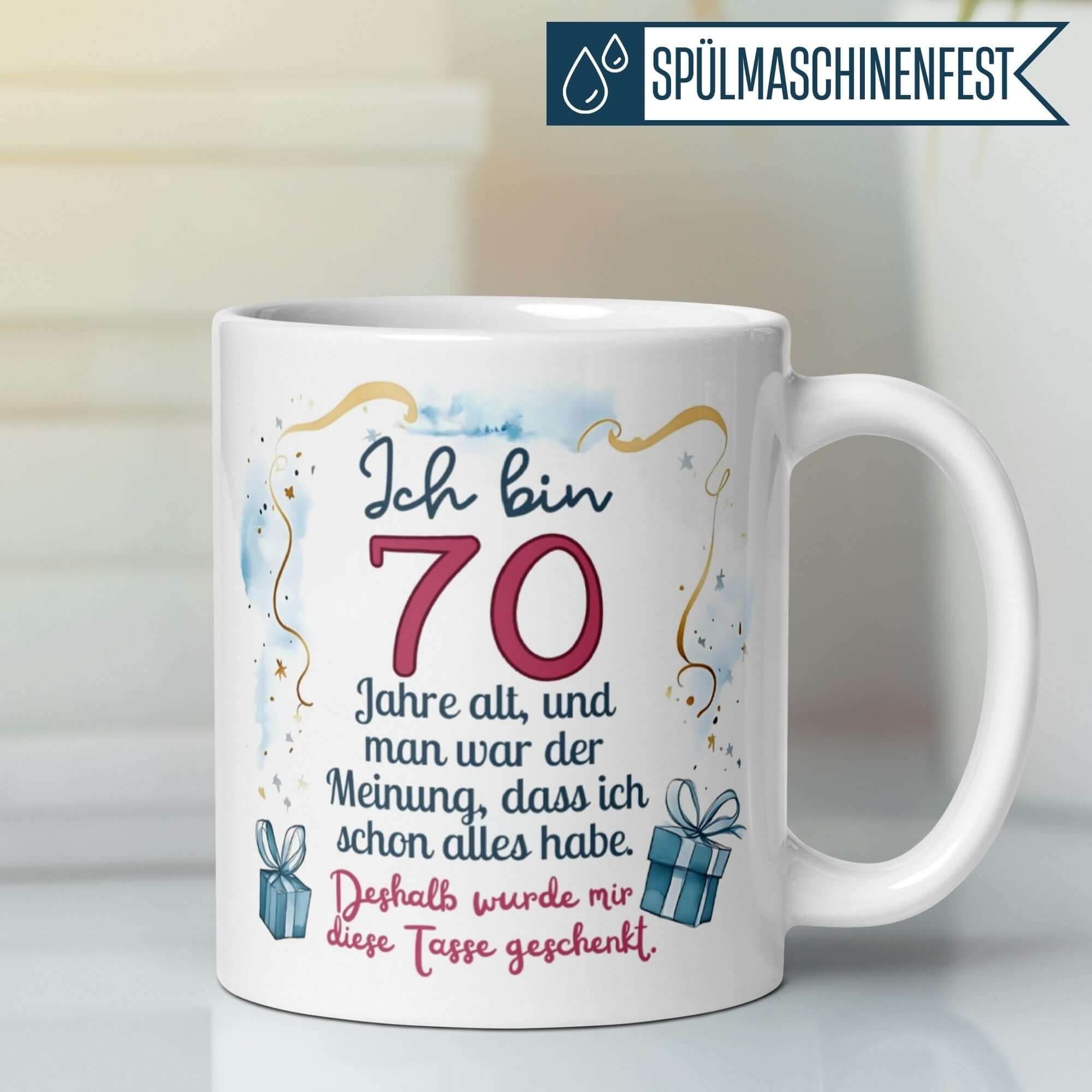 Momentals® Tasse für den 70. Geburtstag mit humorvollem Spruch über das Alter und Geschenke.