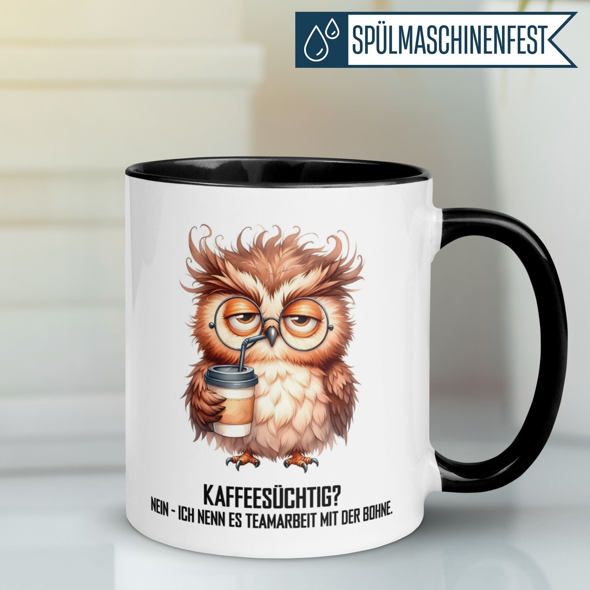 Momentals Tasse mit Eule und Spruch "Kaffeesüchtig? Teamarbeit mit der Bohne." für Kaffee-Liebhaber.