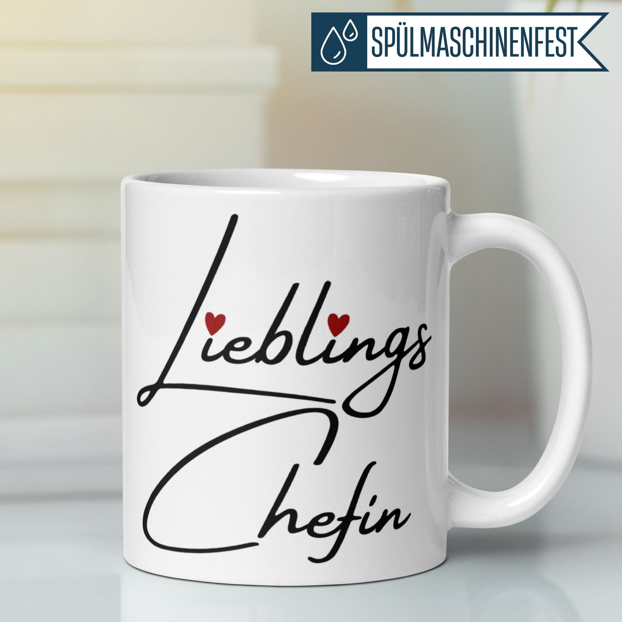 Stilvolle Momentals Tasse 'Lieblingschefin' mit Herzchen für besondere Abschiedsgeschenke.