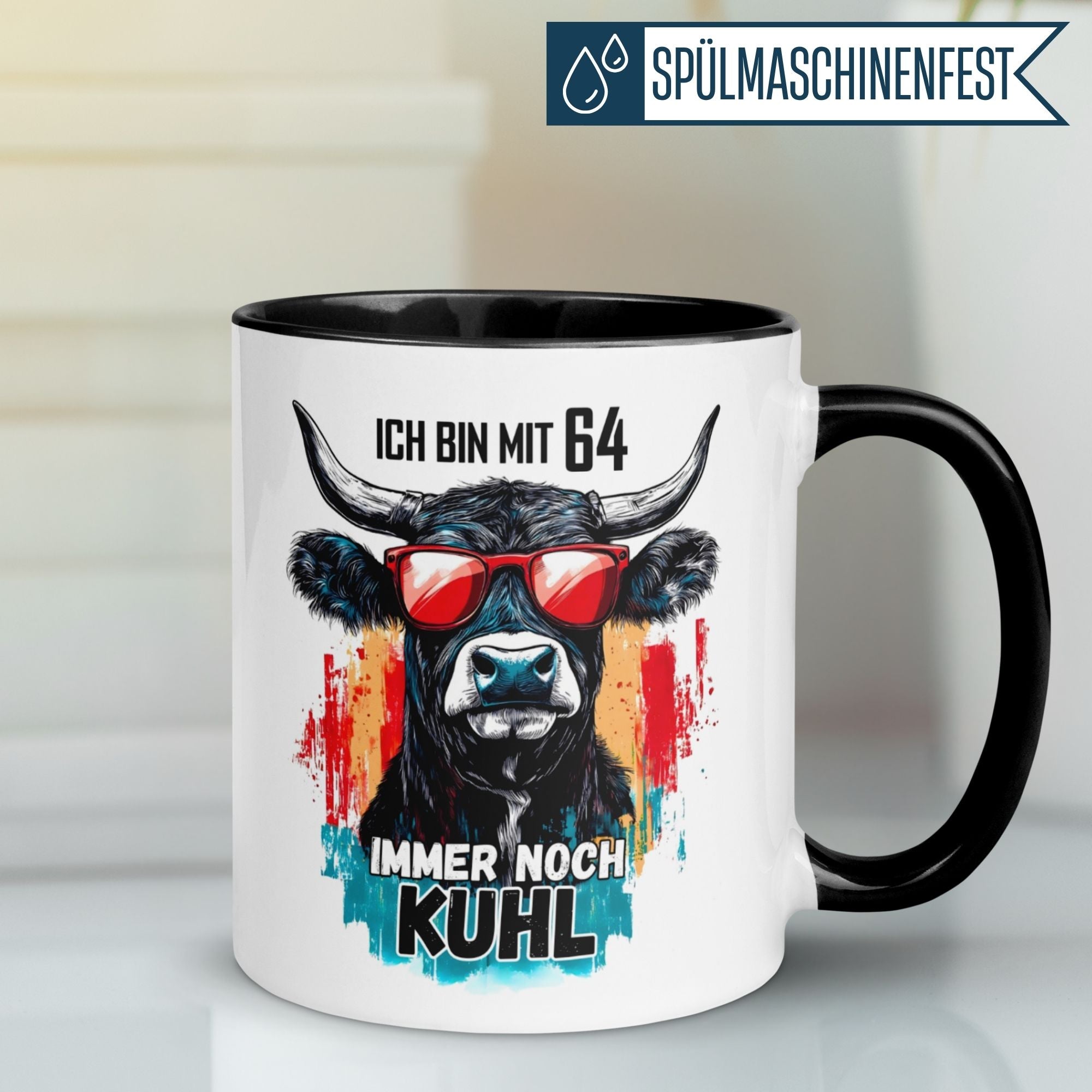 Momentals Tasse für 64. Geburtstag mit Kuh-Motiv und Spruch 'Immer noch kuhl' in bunten Farben.