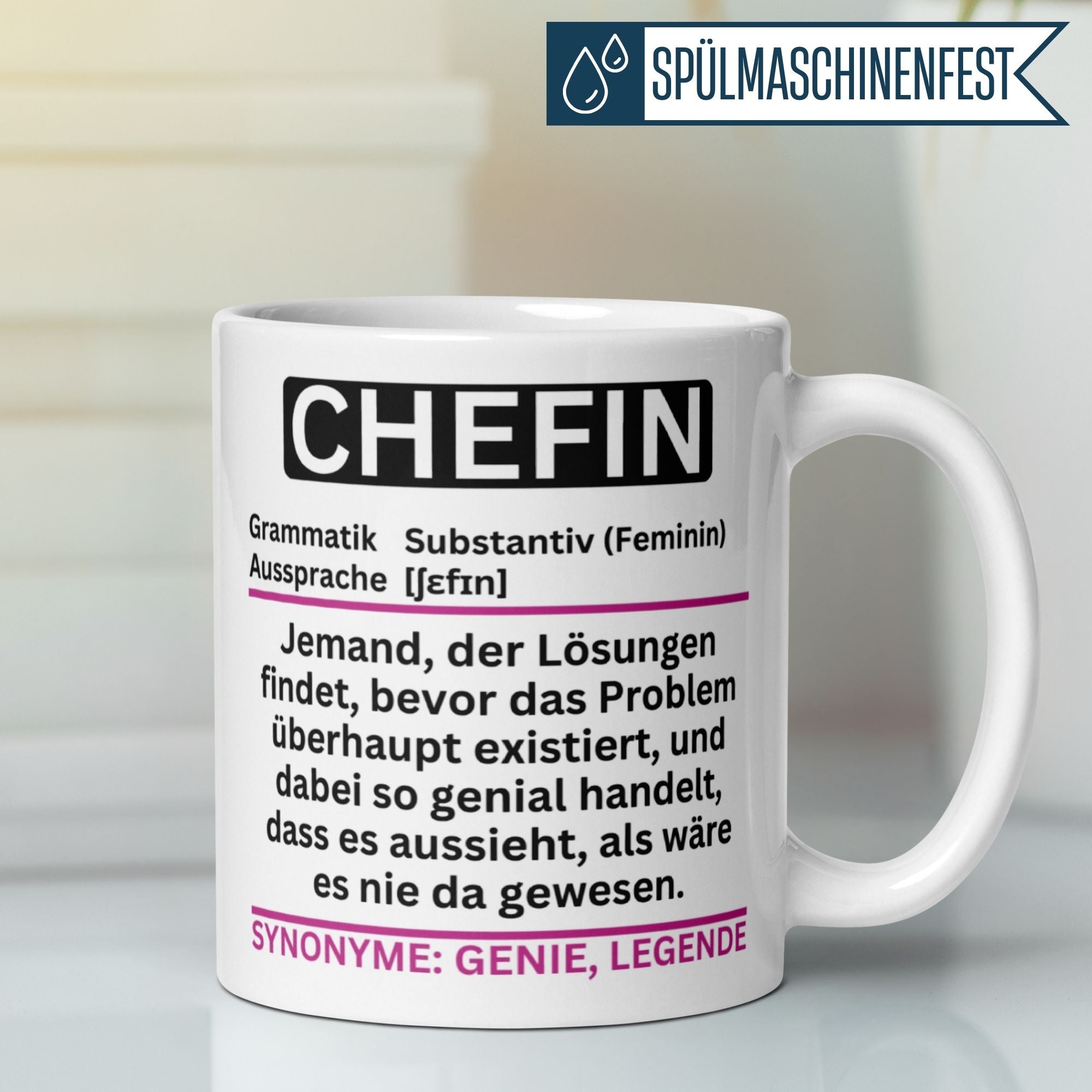 Momentals Tasse Chefin mit humorvollem Spruch und Definition, ideal als Abschiedsgeschenk für Führungskräfte.