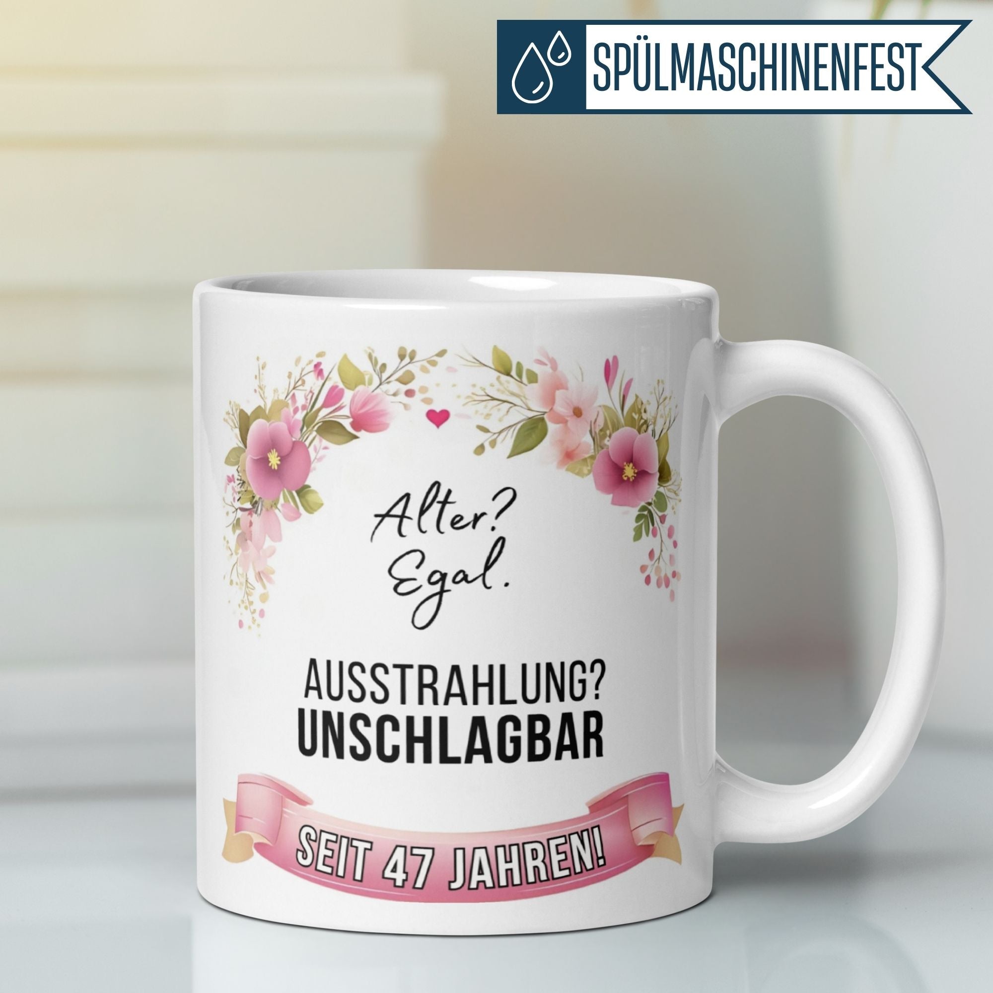 Charmante Tasse zum 47. Geburtstag mit floralen Akzenten und Spruch für gute Laune.
