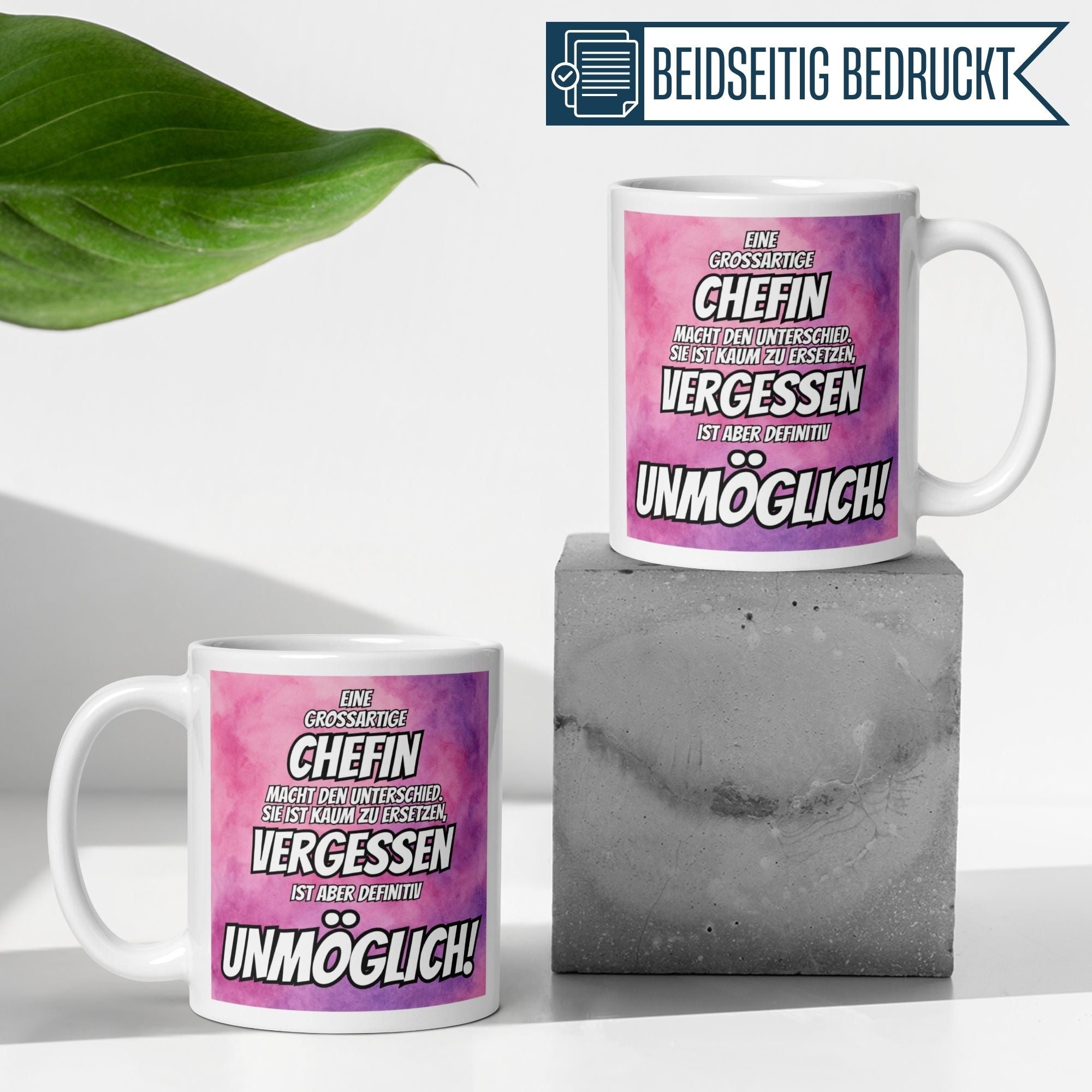 Momentals Tasse Chefin mit pink-lila Aquarell-Motiv, ideal zum Abschied und Wertschätzung.