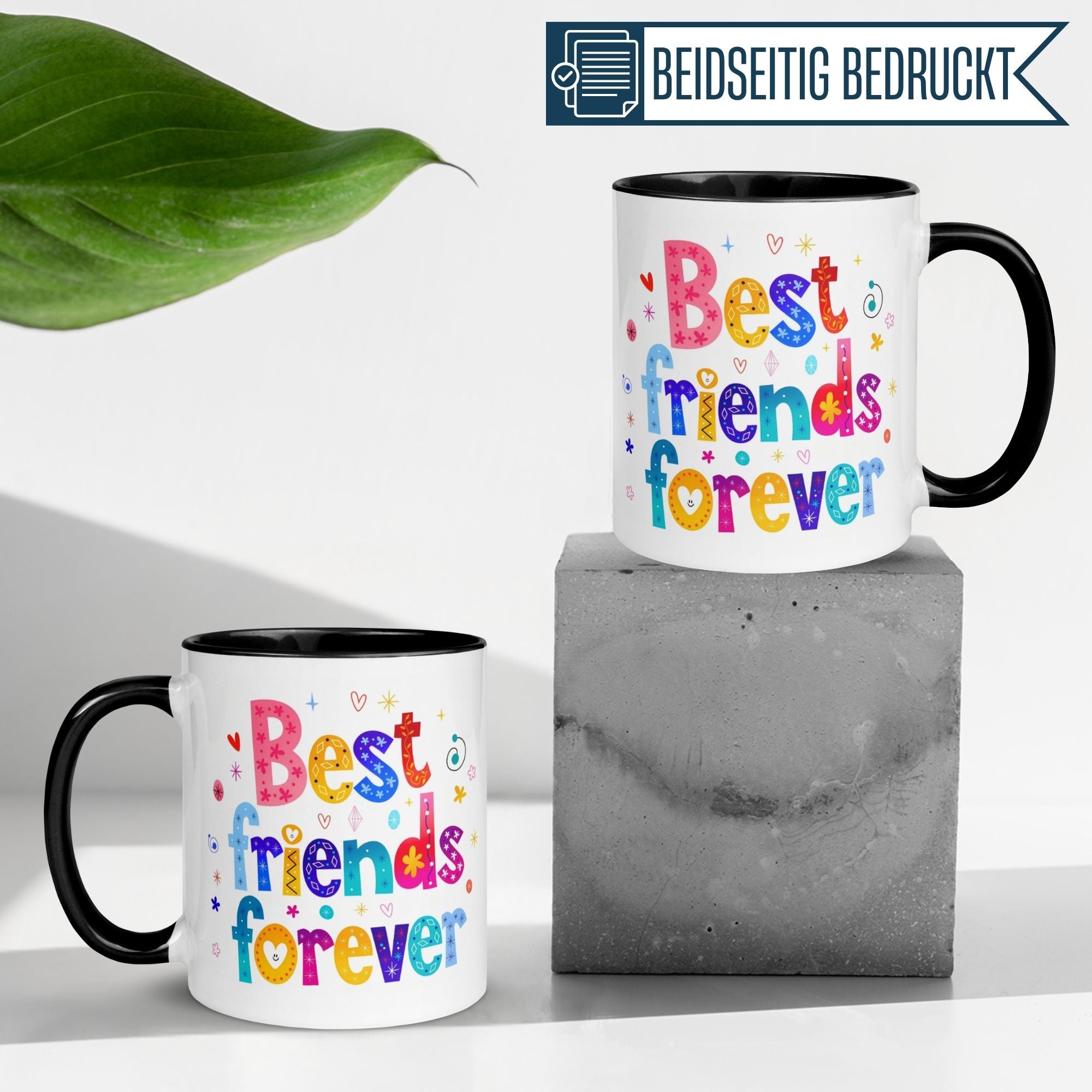 Bunte Momentals Tasse mit Schriftzug 'Best friends forever' für beste Freunde, auf grauem Untergrund.