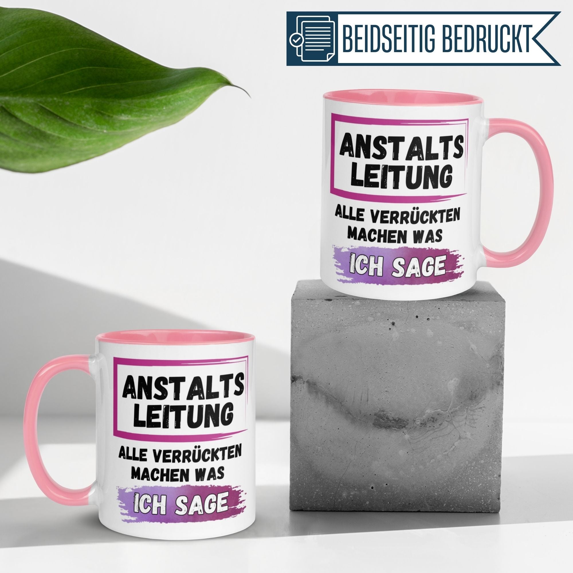 Momentals® Chefin Tasse mit sarkastischem Spruch: "Anstaltsleitung – Alle Verrückten machen was ich sage"