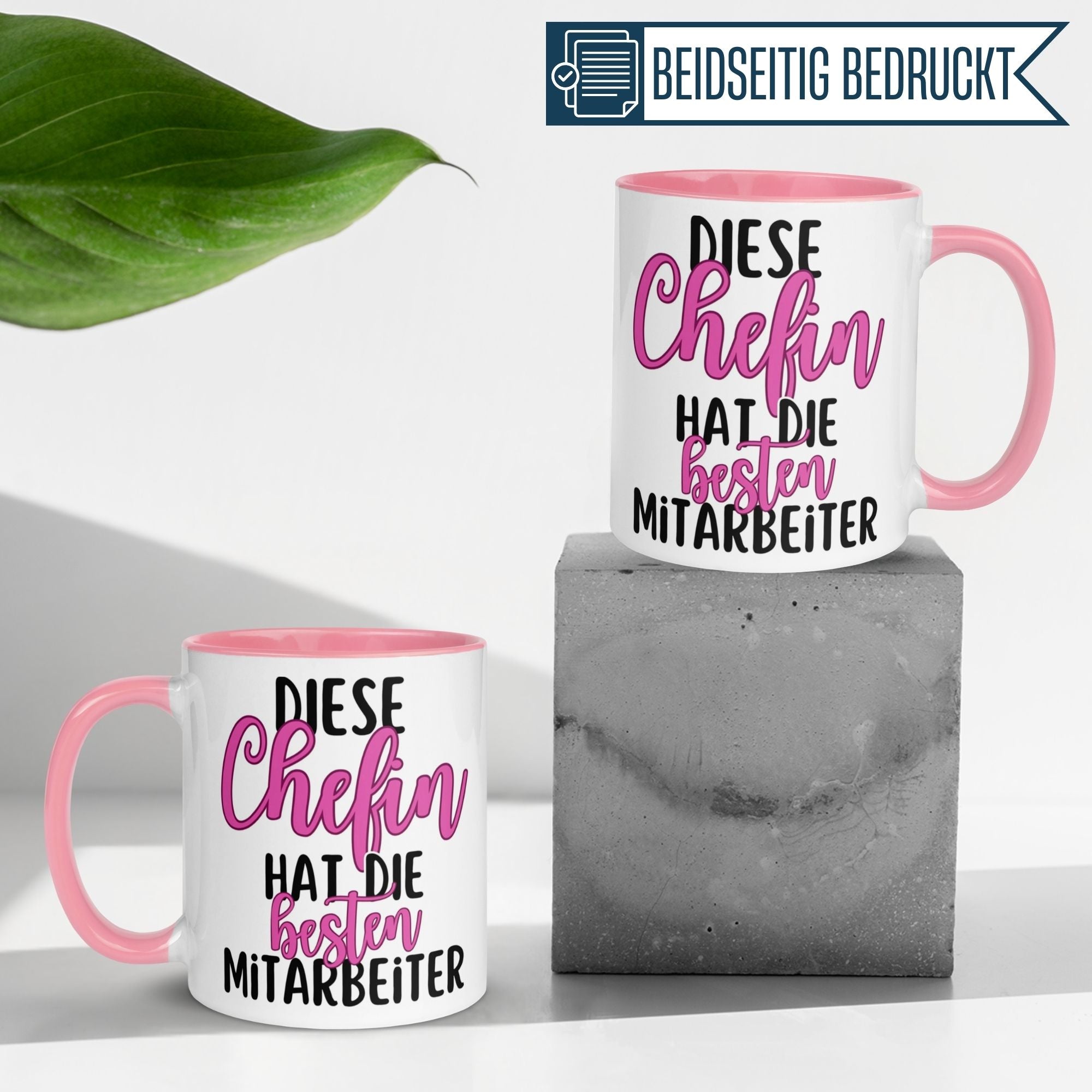 Momentals® Tasse Chefin mit buntem Design und spritziger Typografie, ideal als Abschiedsgeschenk für Chefinnen.