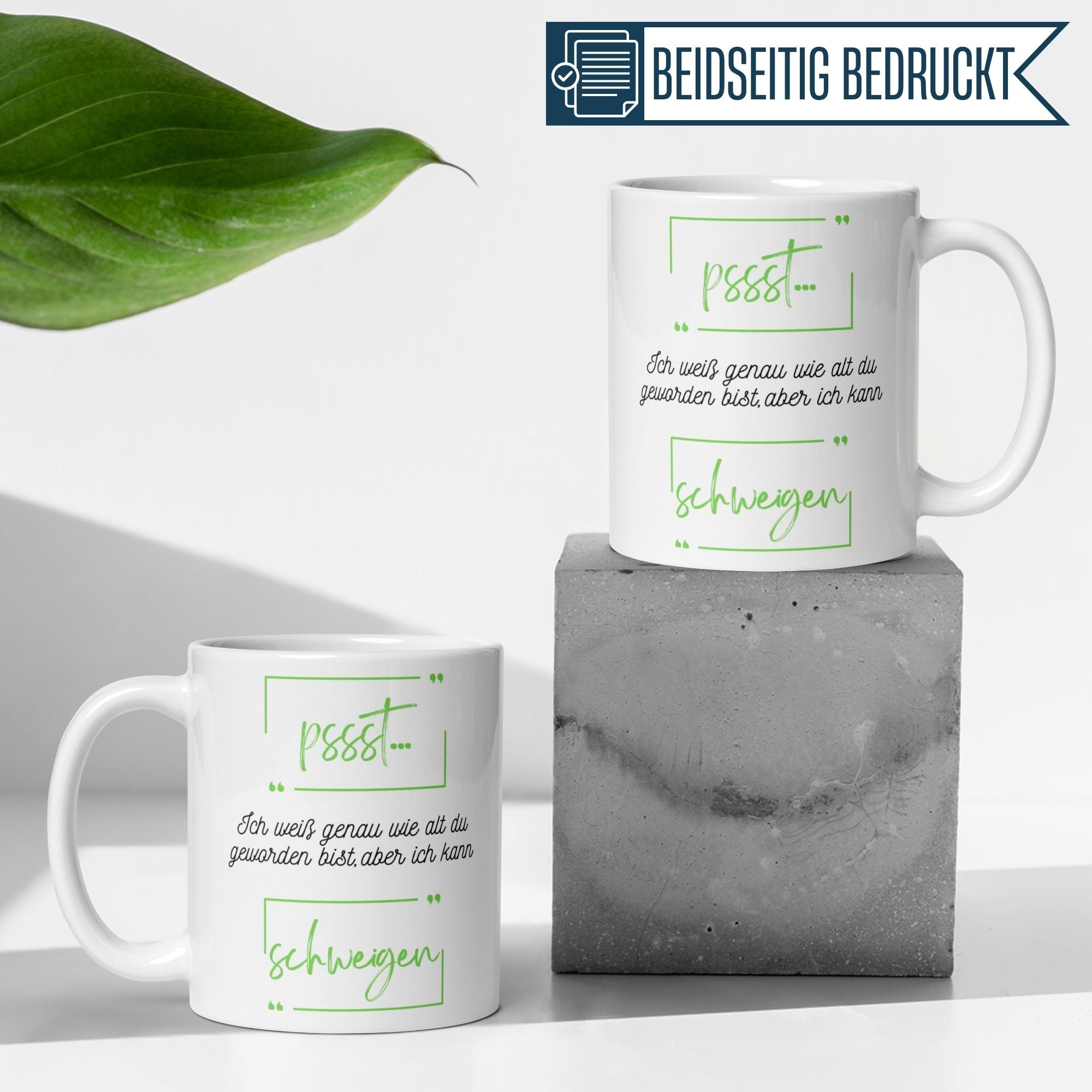 Momentals® Tasse Geburtstag mit Spruch "Ich weiß, wie alt du bist" auf stilvollem Hintergrund.