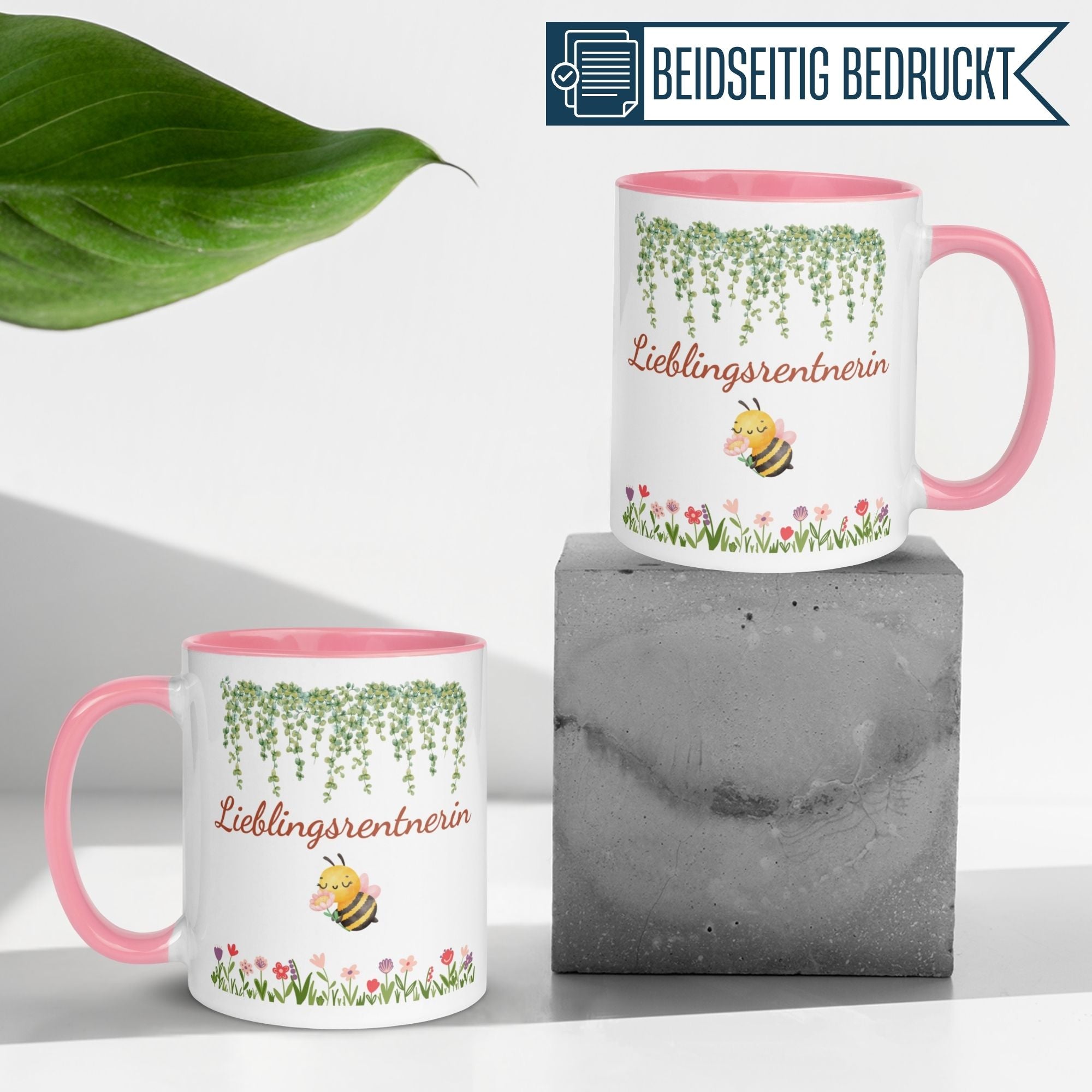 Momentals Tasse für Rentnerinnen mit Spruch "Lieblingsrentnerin" und bunter Blumenwiese.