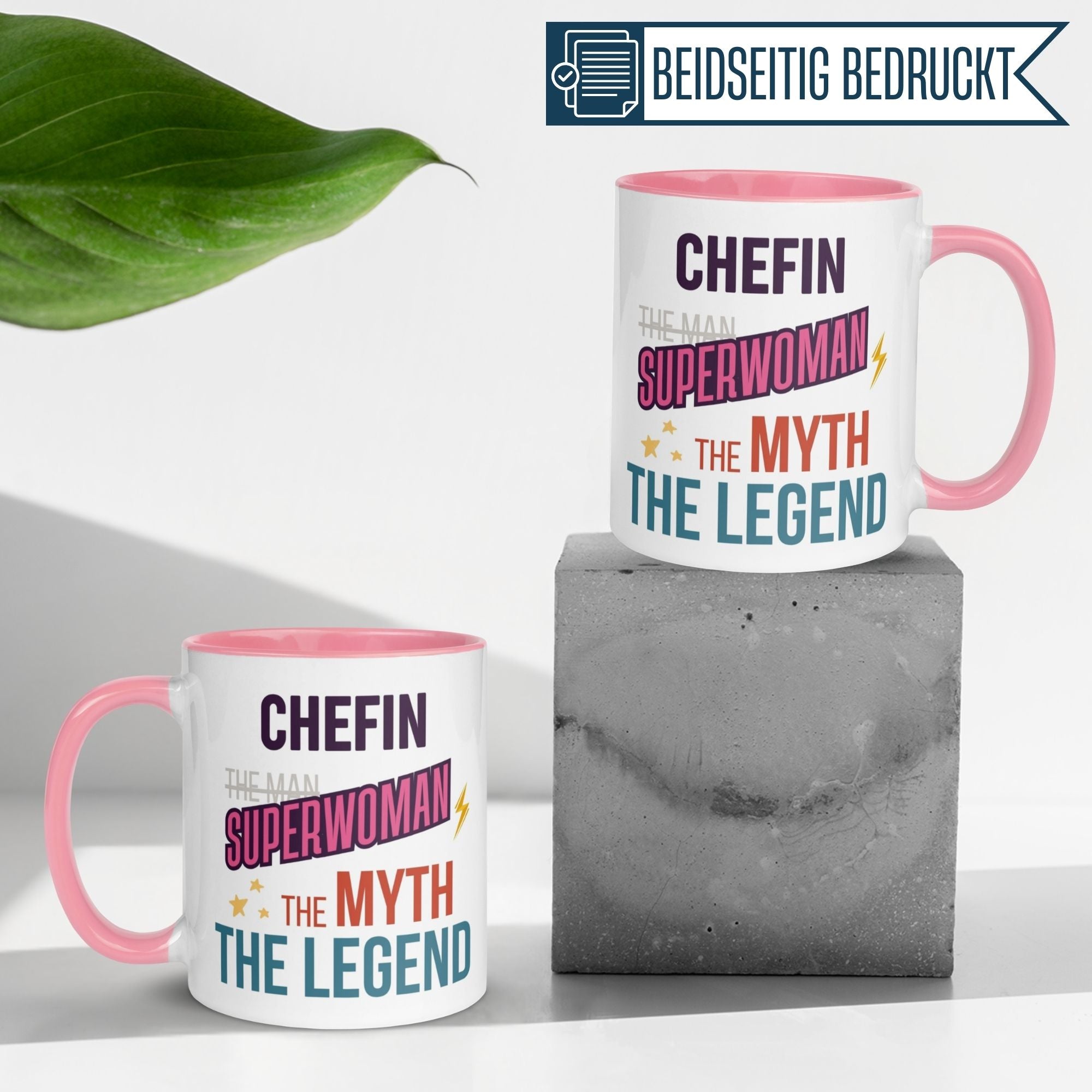 Momentals Tasse Chefin mit humorvollem Design: Superwoman, The Myth, The Legend, perfekt für Abschiedsgeschenke.