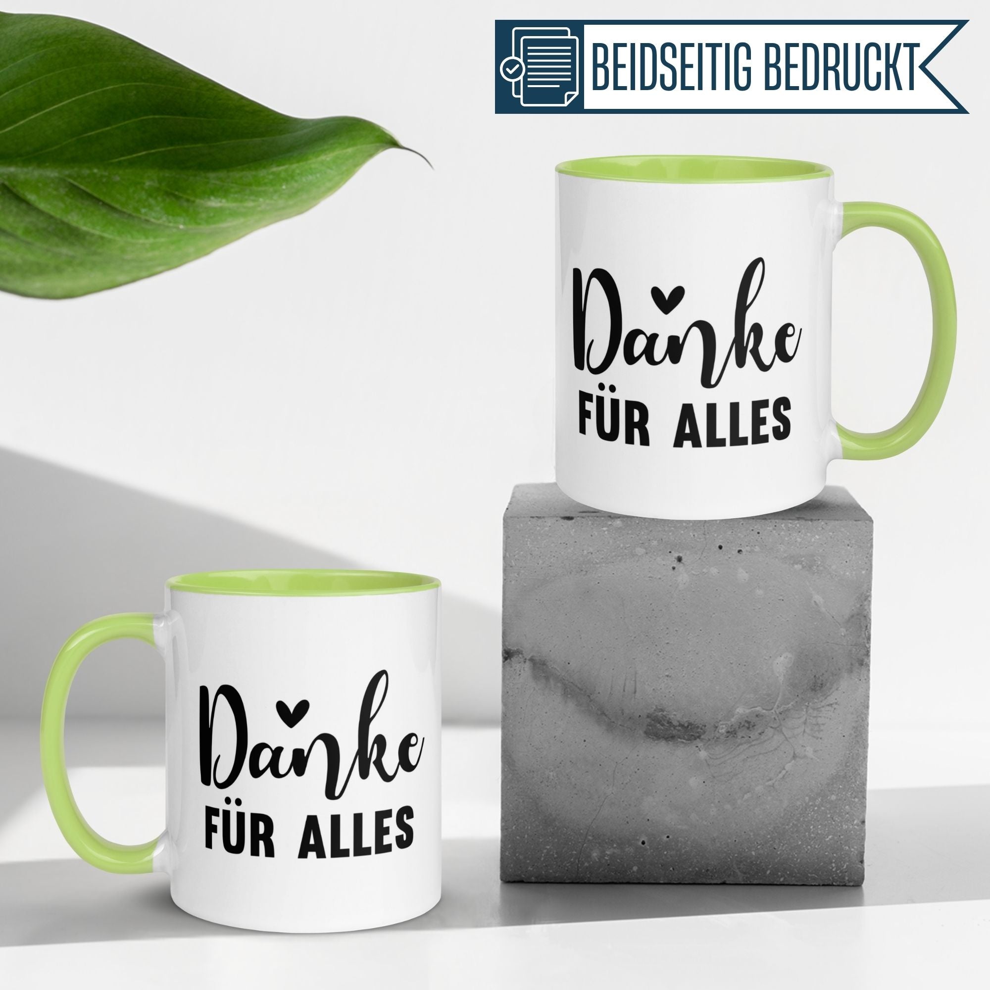 Momentals® Tasse Dankeschön mit grünem Henkel, beschriftet "Danke für alles" auf stilvollem Hintergrund.