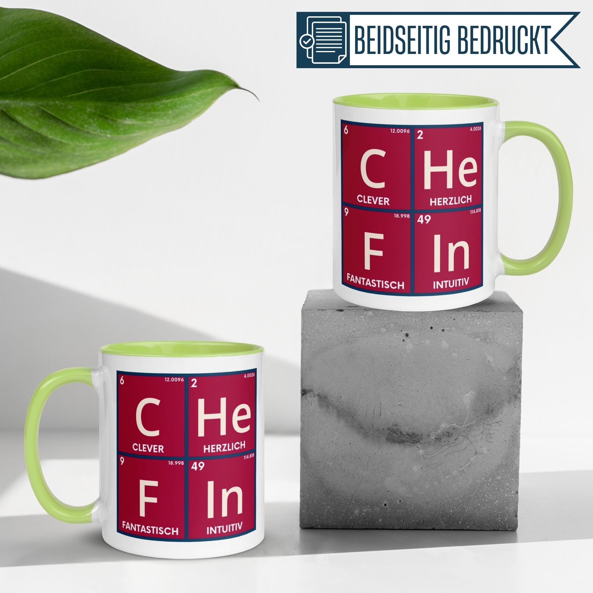 Momentals Tasse Chefin, bunt bedruckt mit cleveren Elementen, perfekt als Abschiedsgeschenk für Führungskräfte.