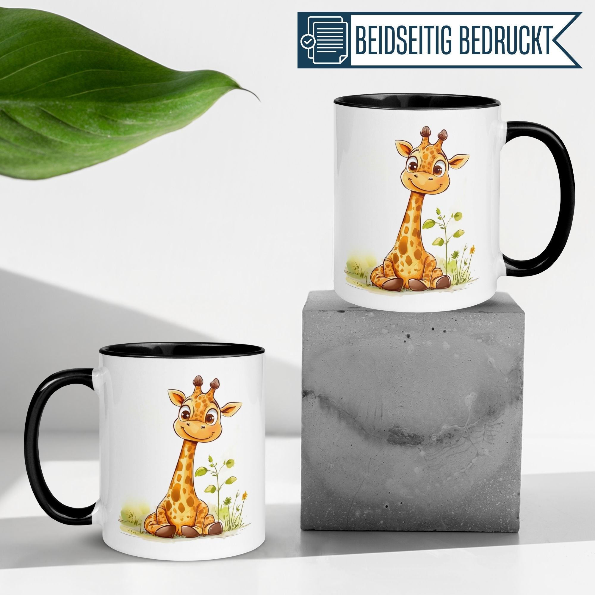 Zwei niedliche Momentals Tassen mit Cartoon-Giraffe, ideal für Morgenmuffel und Kaffeeliebhaber.