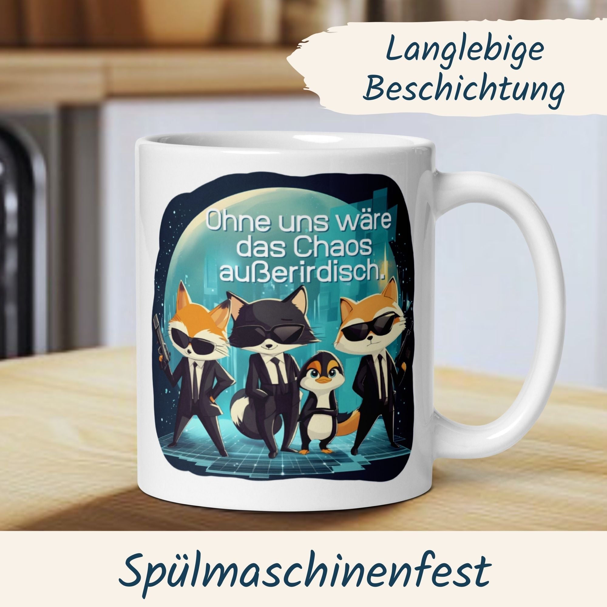 Humorvolle Tasse Teamwork mit Spruch für Büro, zeigt tierische Agenten im futuristischen Design.