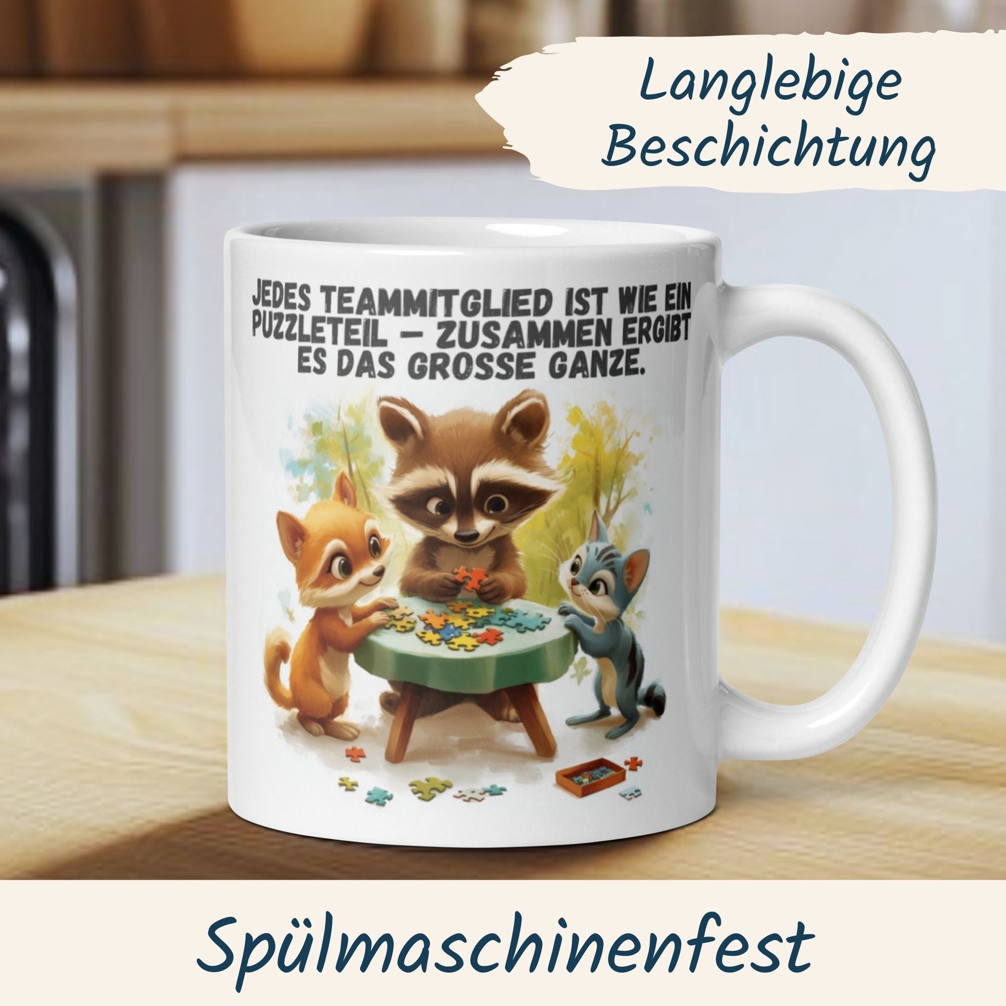 Momentals Teamwork Tasse mit Tieren, die ein Puzzle bauen – inspirierende Botschaft über Teamarbeit.