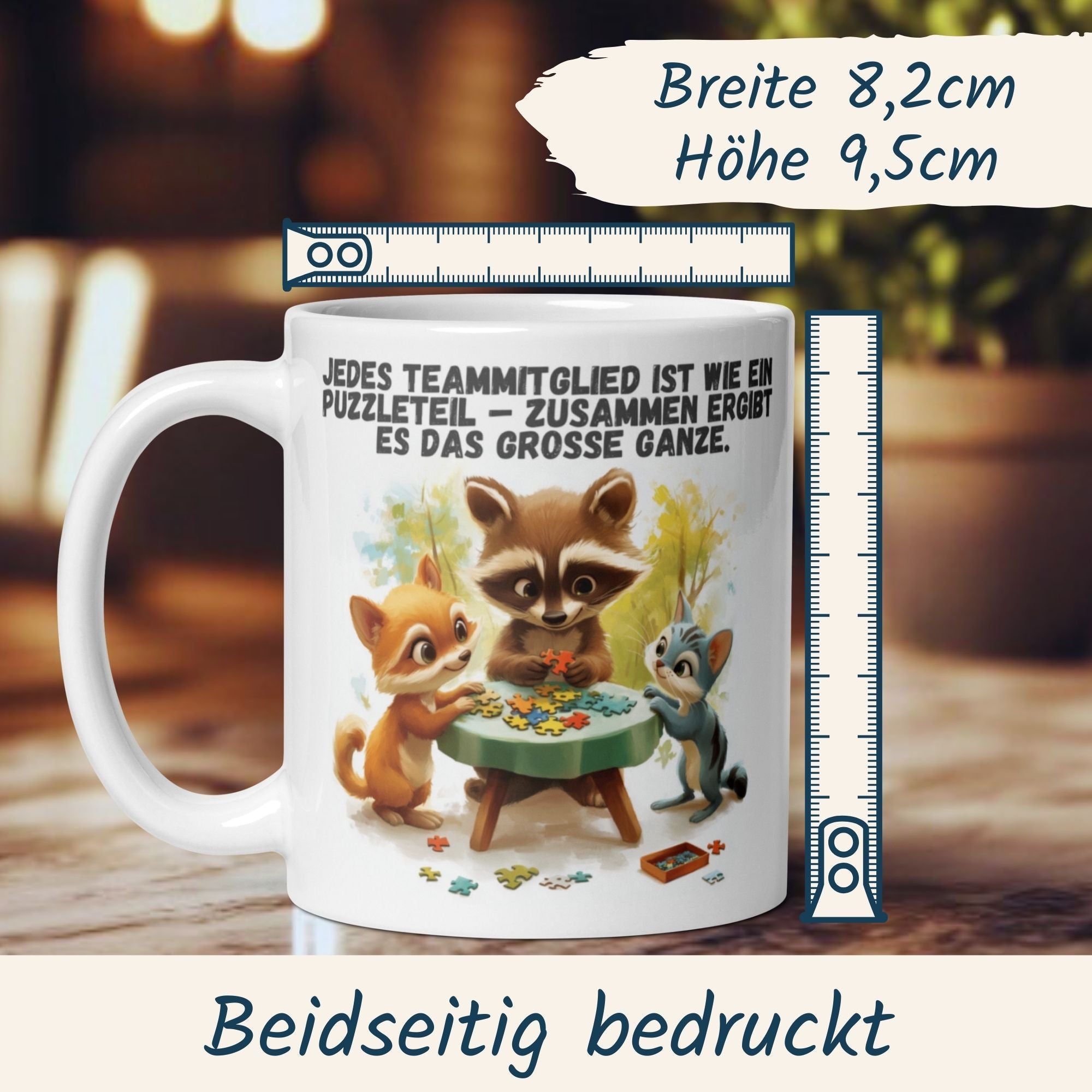 Momentals Teamwork Tasse mit Tieren, die ein Puzzle legen; inspirierende Botschaft über Teamarbeit.