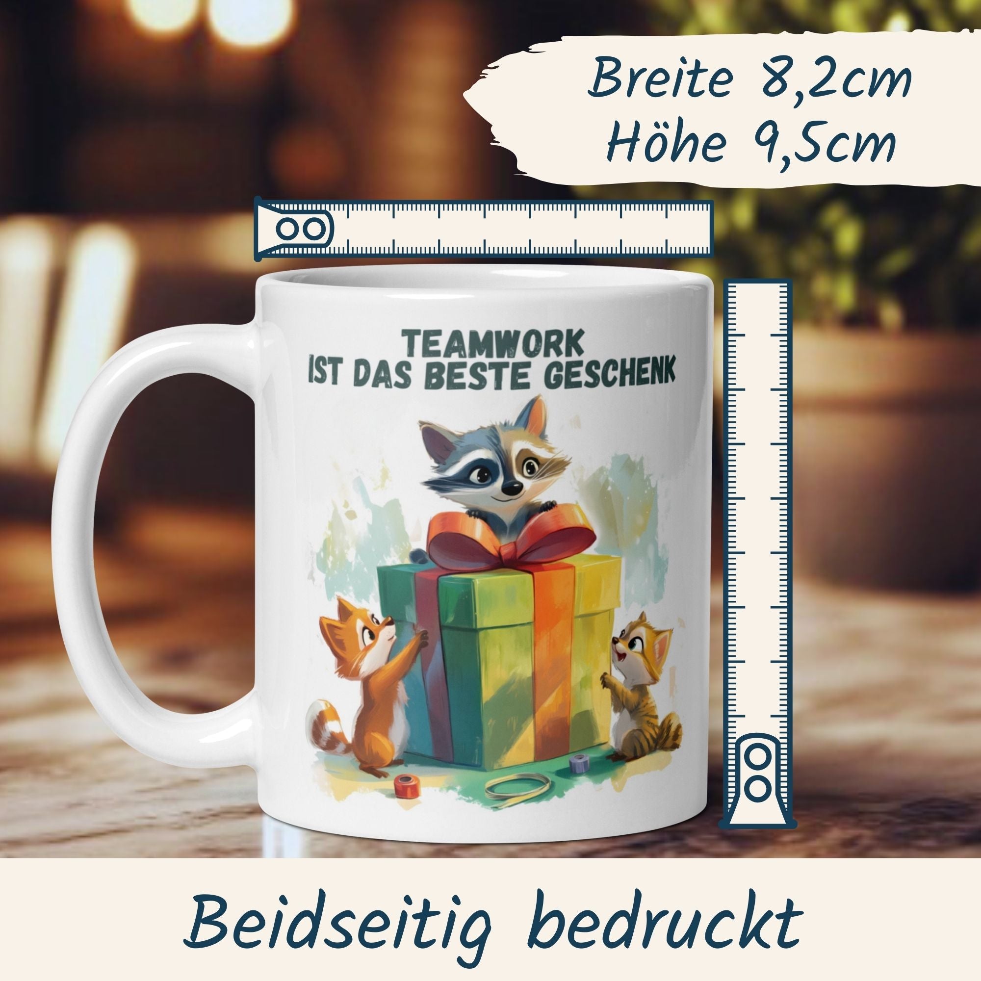 Momentals Teamwork Tasse mit niedlichen Tieren und der Botschaft 'Teamwork ist das beste Geschenk', perfekt für jeden Anlass.