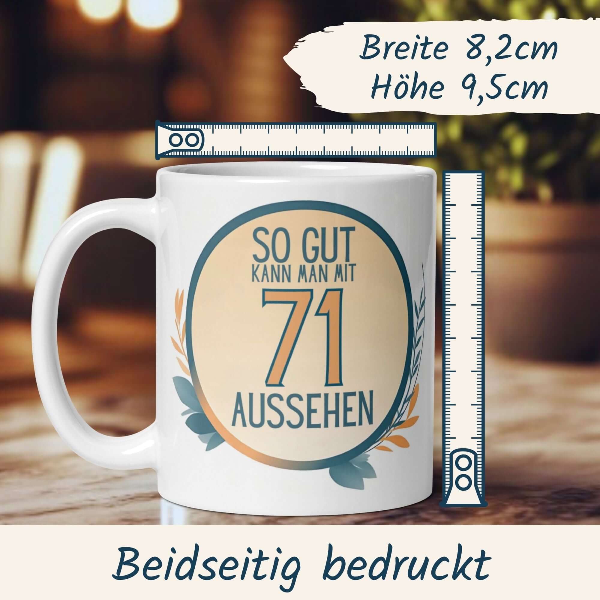 Momentals® Tasse zum 71. Geburtstag mit dem Spruch „So gut kann man mit 71 aussehen“, modern und humorvoll.