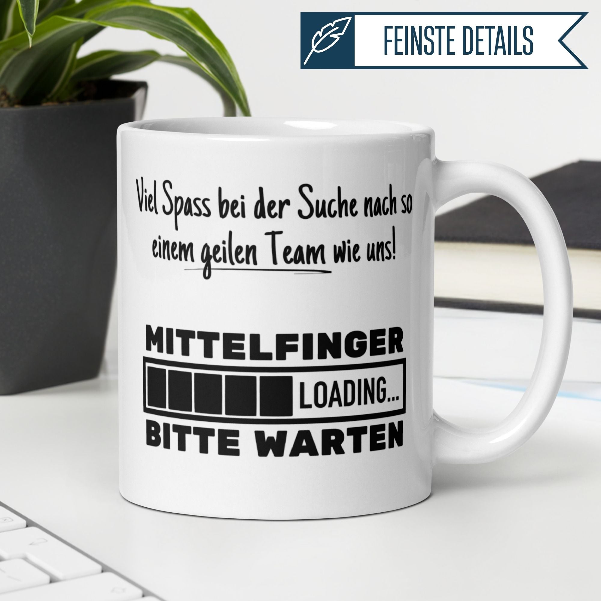 Momentals® Tasse Abschied | Mittelfinger & Spruch | Viel Spaß bei der Suche nach so einem geilen Team wie uns • Momentals