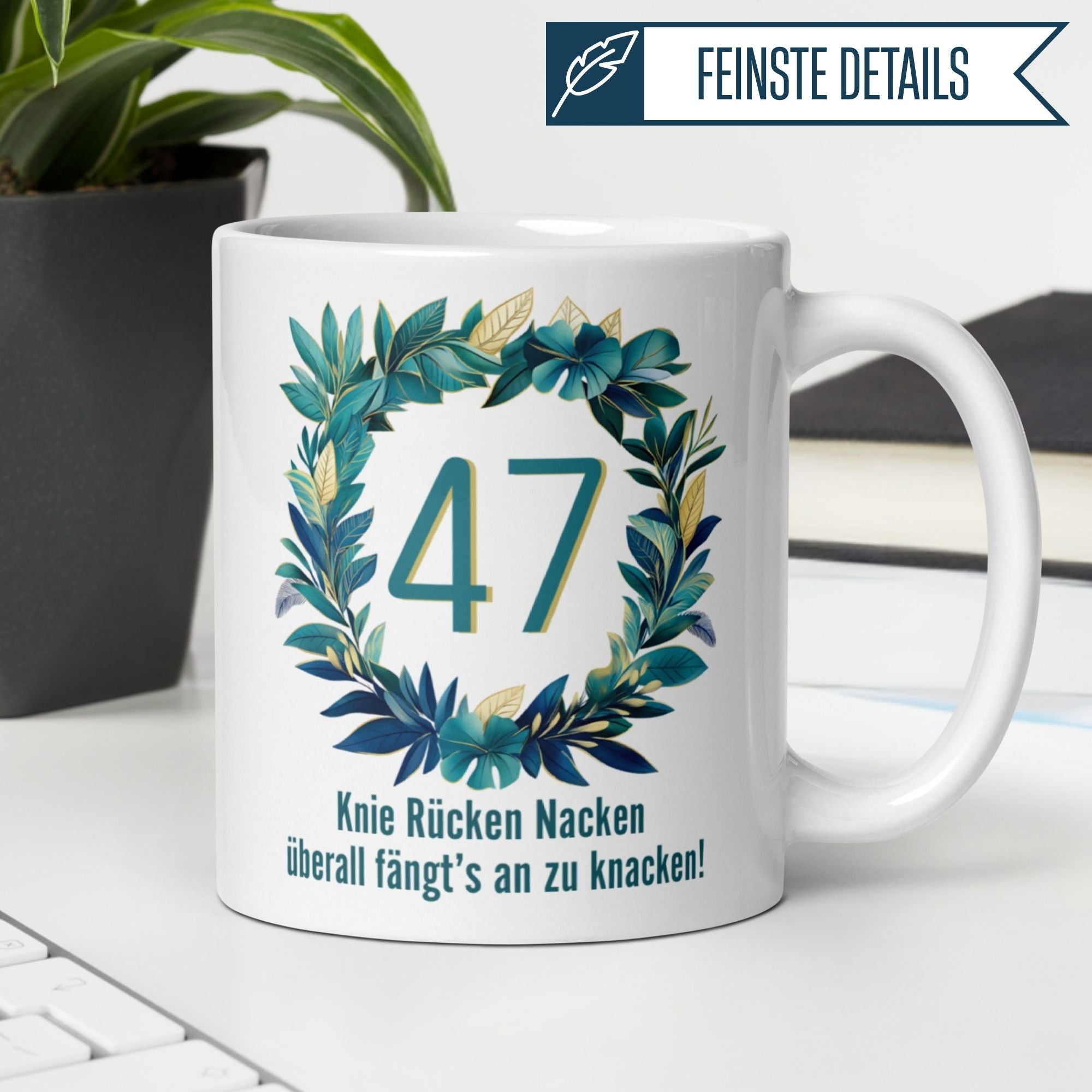 Momentals® Tasse 47. Geburtstag | Zahl & Spruch | Knie Rücken Nacken