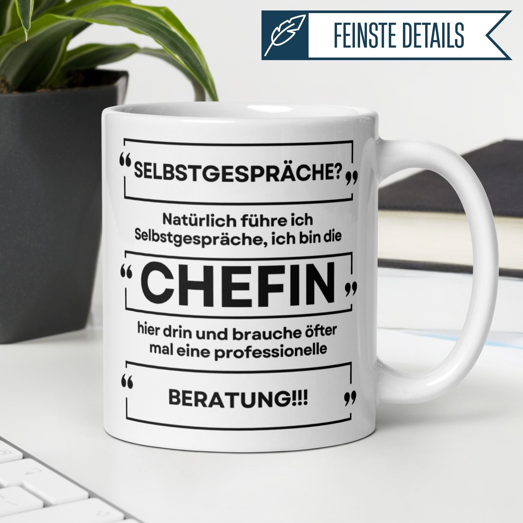 Momentals® Tasse für Chefin mit humorvollem Spruch über Selbstgespräche und professionelle Beratung.