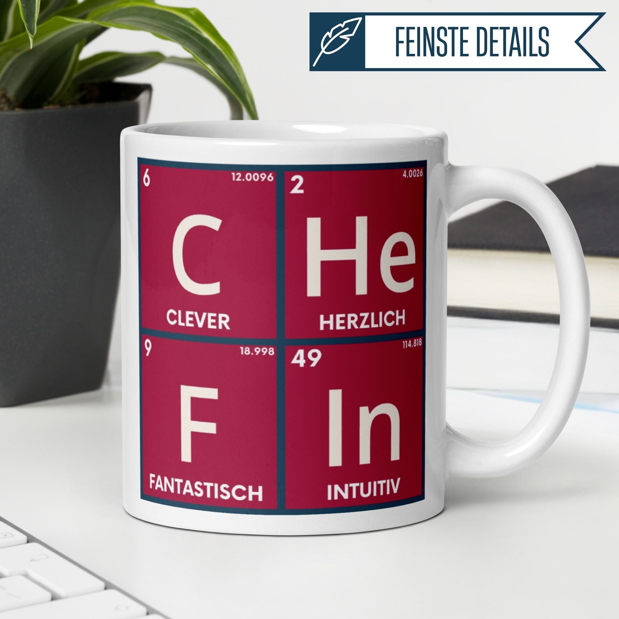 Momentals Tasse Chefin mit Periodensystem-Elementen: Clever, Herzlich, Fantastisch, Intuitiv für Abschiedsgeschenk.