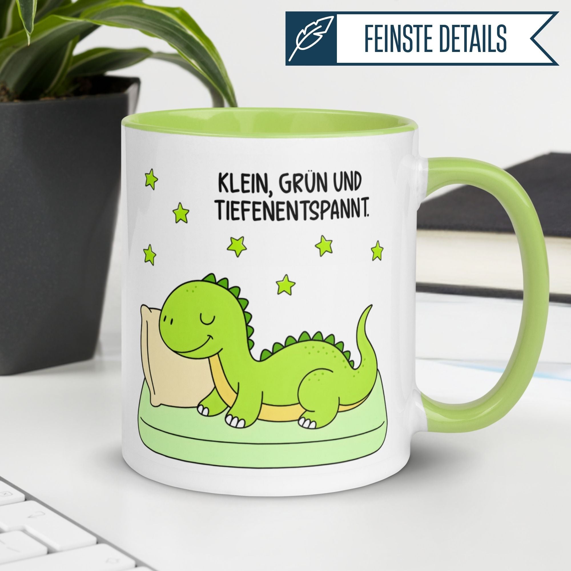 Tasse Dinosaurier – „Klein, grün und tiefenentspannt“ – Dino Geschenk Becher