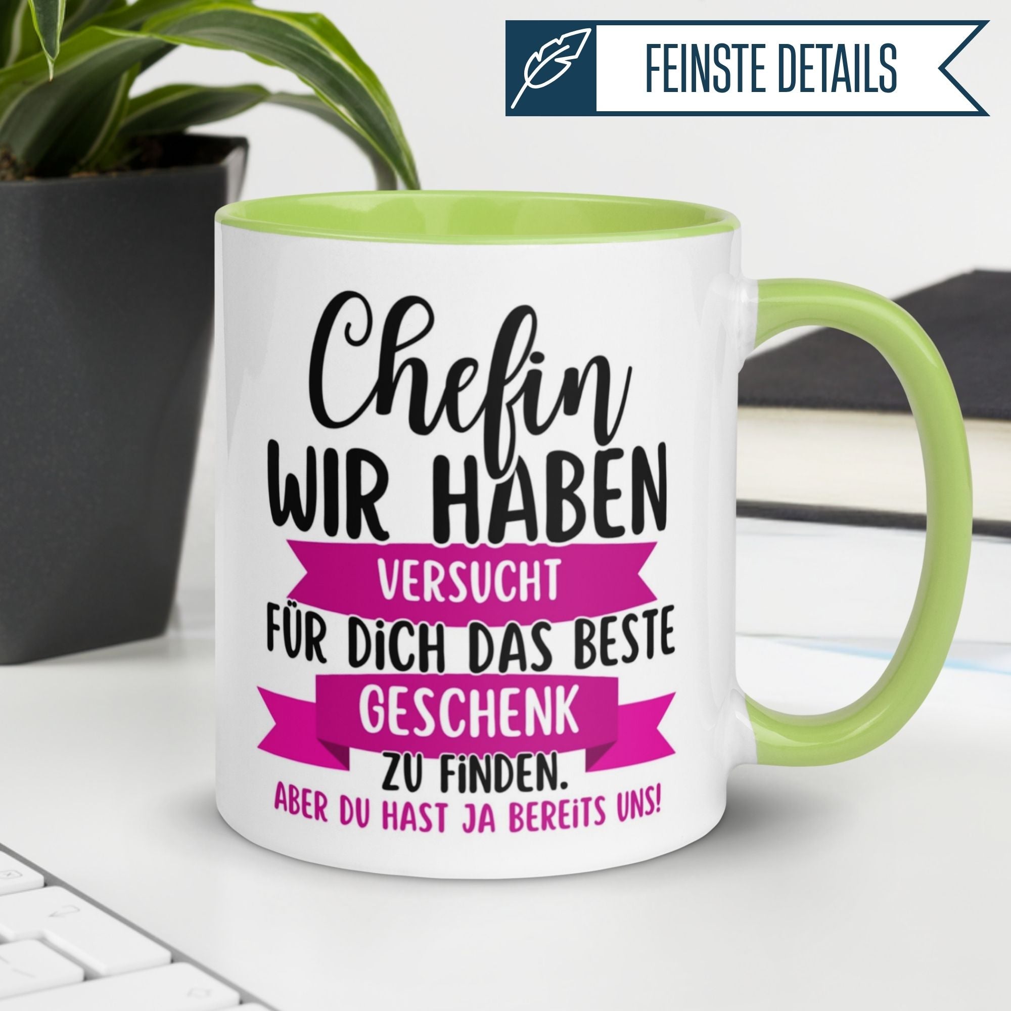 Momentals Tasse für Chefin mit humorvollem Spruch und pinken Banner-Elementen.