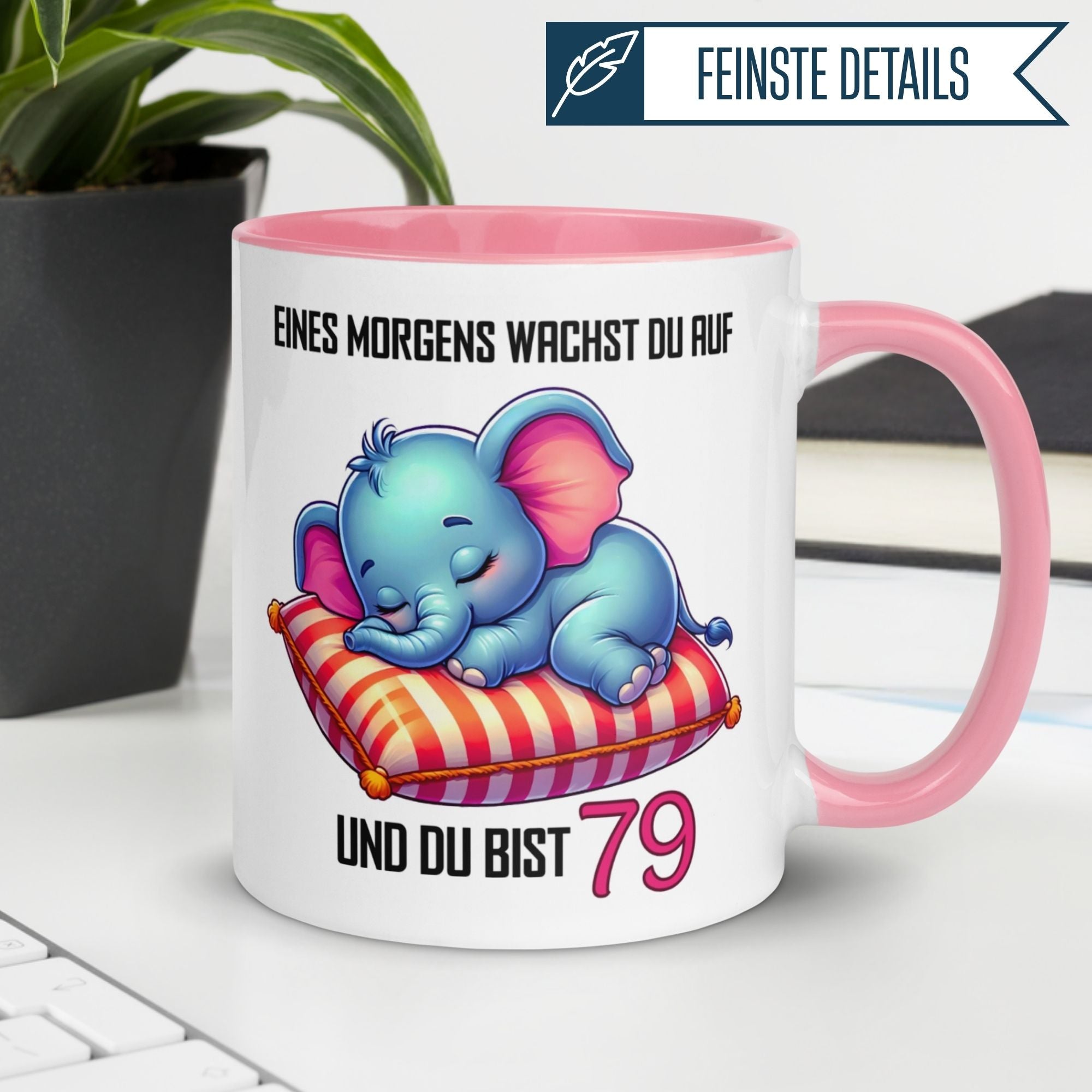 Momentals Tasse zum 79. Geburtstag mit schlafendem Elefant und humorvollem Spruch.