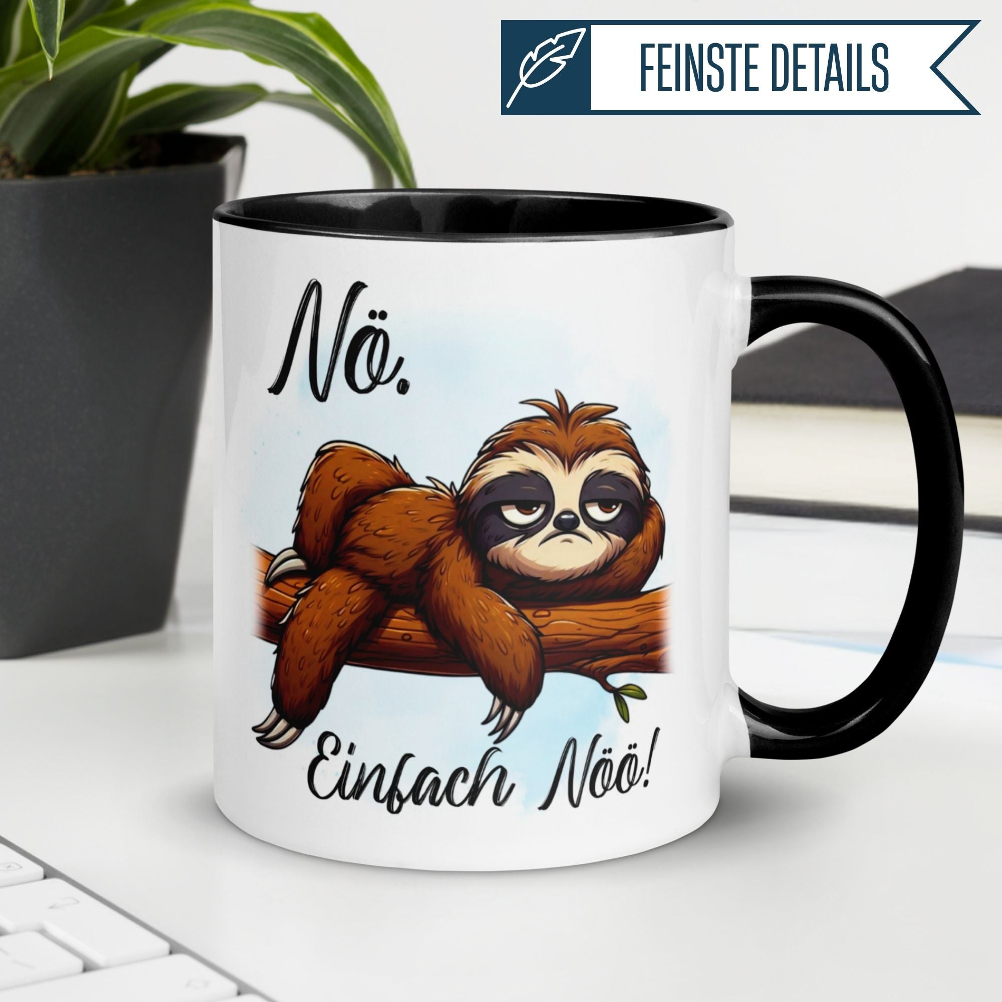 Momentals® Tasse mit faultier Motiv und Spruch „Nö. Einfach Nöö!” auf einem Tisch, ideal für Tierfreunde.