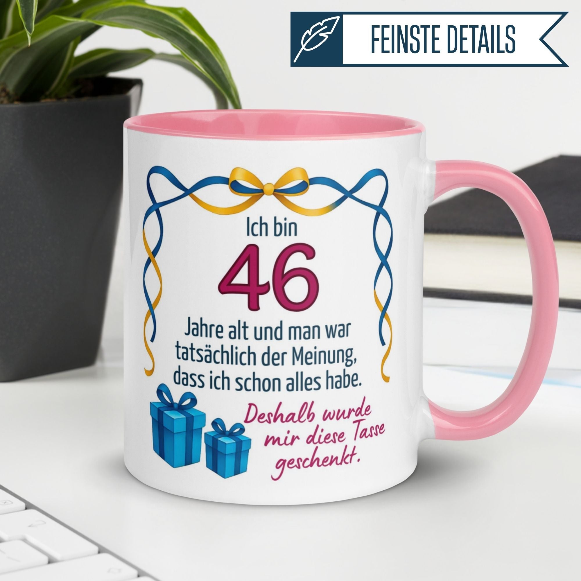 Momentals® Tasse zum 46. Geburtstag mit witzigem Spruch und bunten Geschenken, ideal für Frauen.
