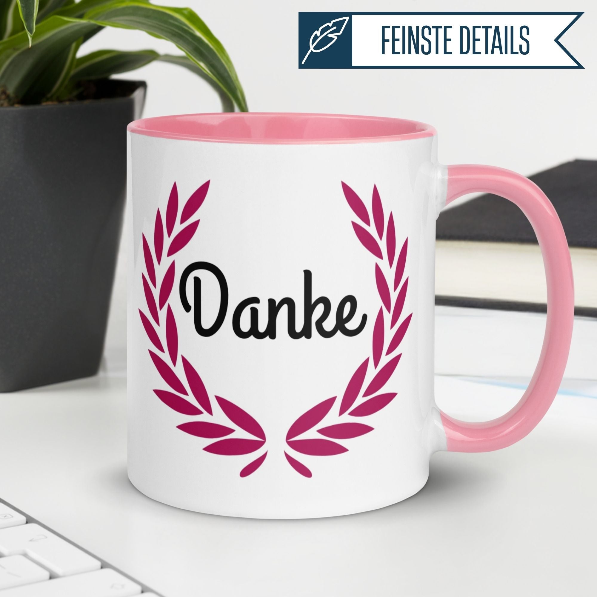 Momentals® Tasse mit dem Schriftzug 'Danke' und dekorativem Blätterkranz in Rosa.