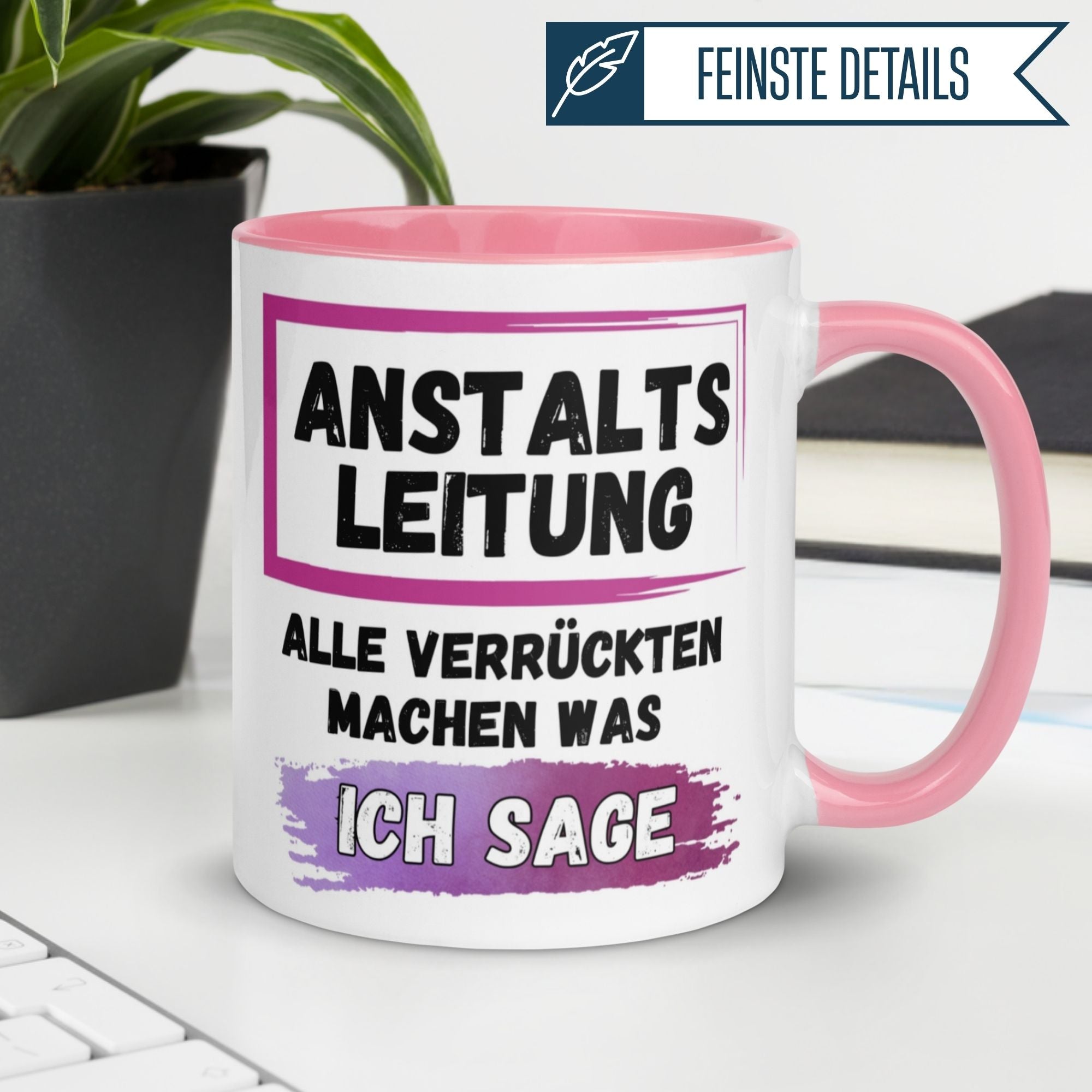 Momentals Tasse Chefin mit sarkastischem Spruch "Anstaltsleitung – Alle Verrückten machen was ich sage"