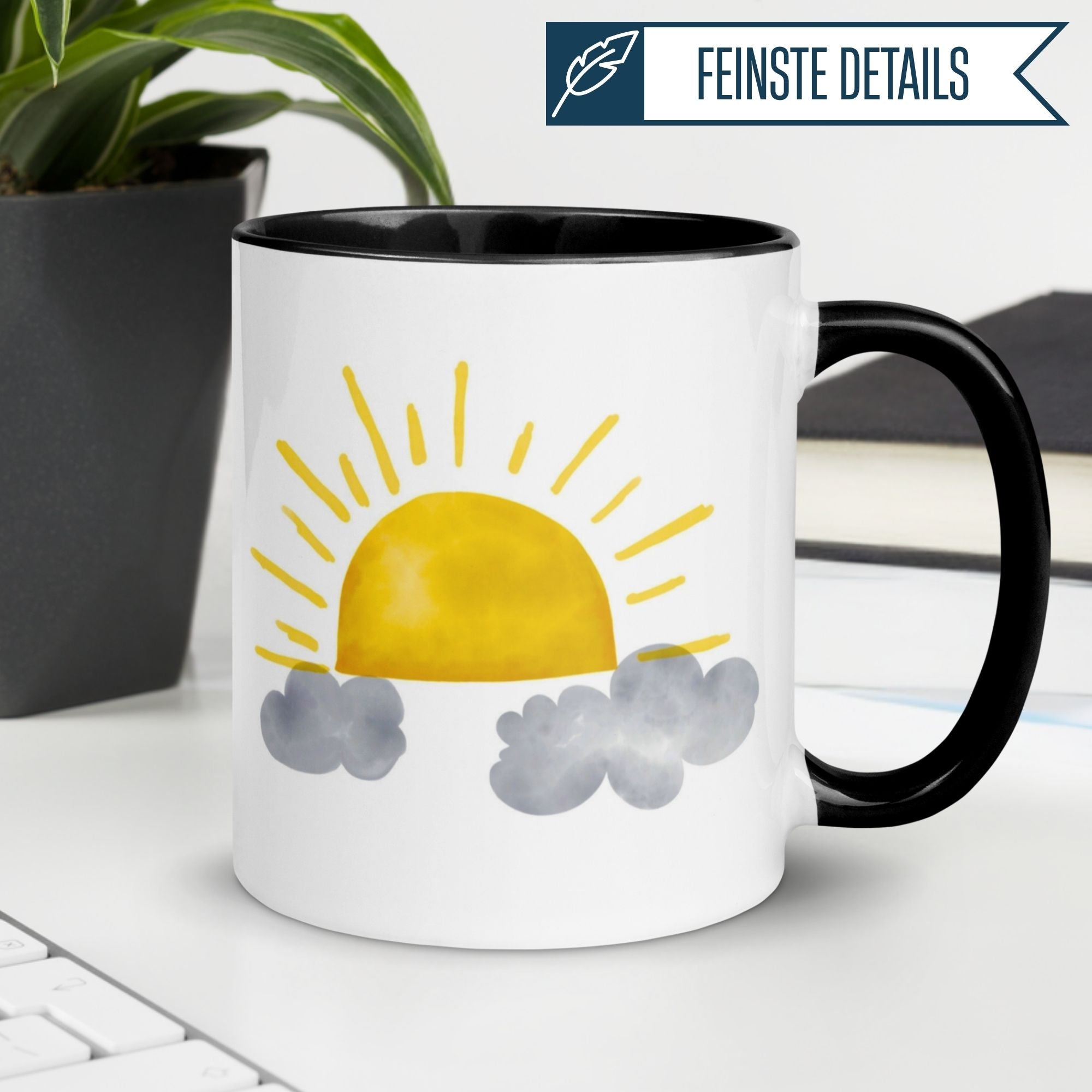 Momentals Tasse mit Aquarell-Sonnenaufgang und grauen Wolken, inspiriert von Hoffnung und einem neuen Tag.