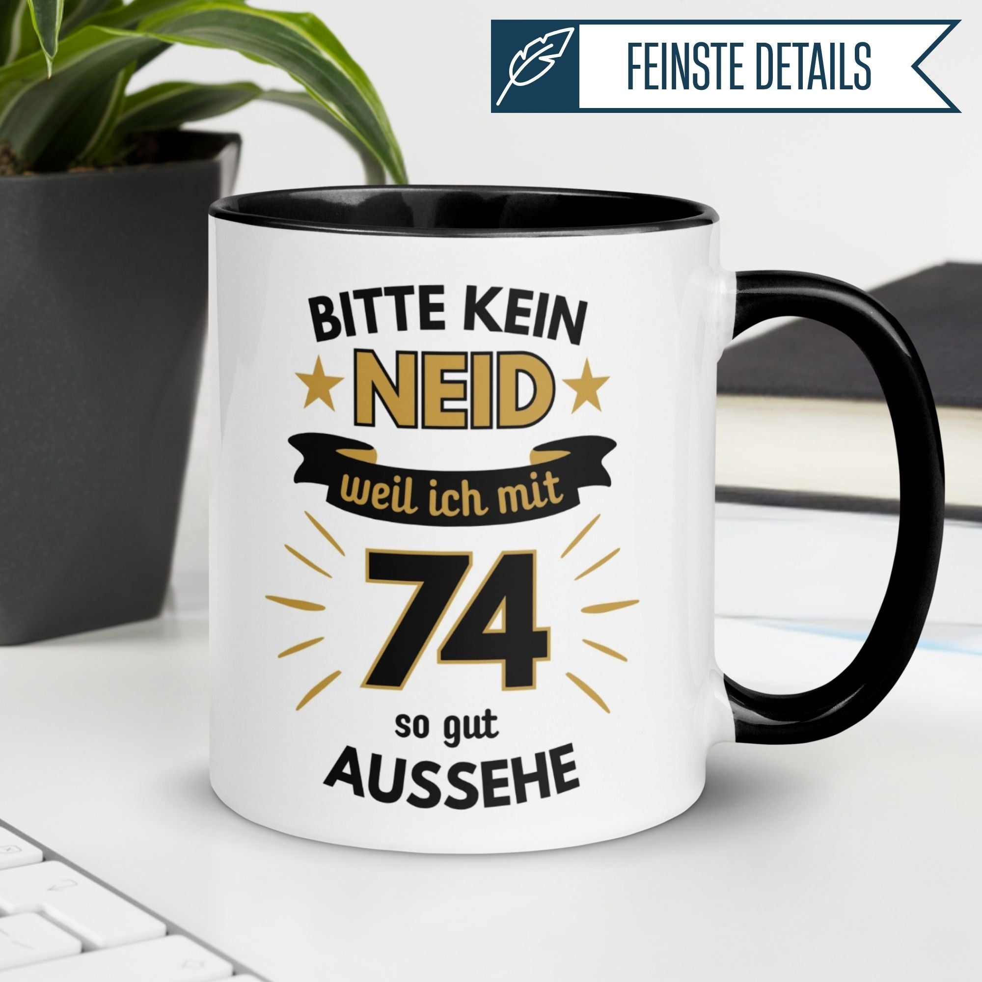 Humorvolle Tasse zum 74. Geburtstag mit Spruch: 'Bitte kein Neid, weil ich mit 74 so gut aussehe'