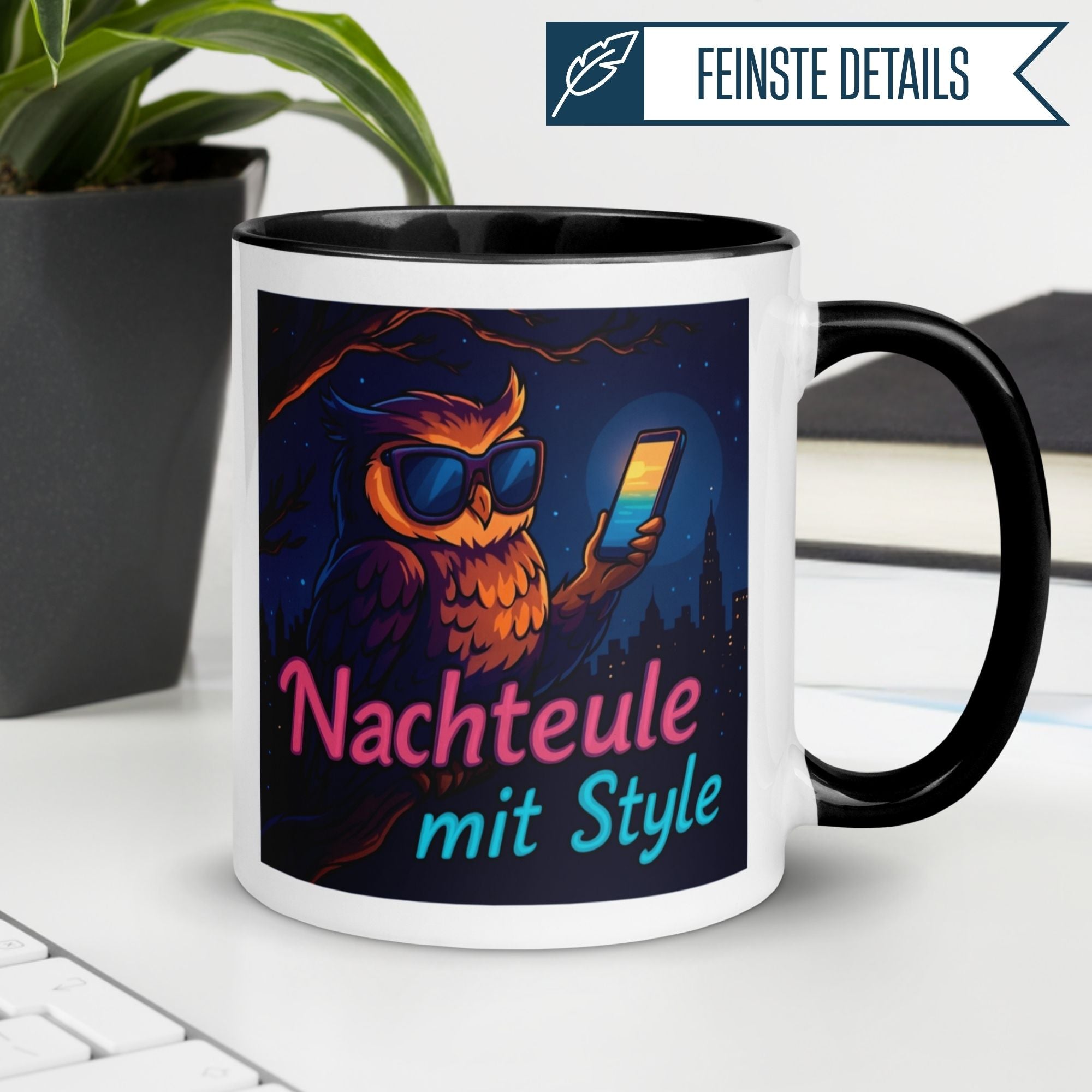 Momentals Tasse mit Eule in Sonnenbrille und Smartphone, perfekt für Nachteulen mit Style