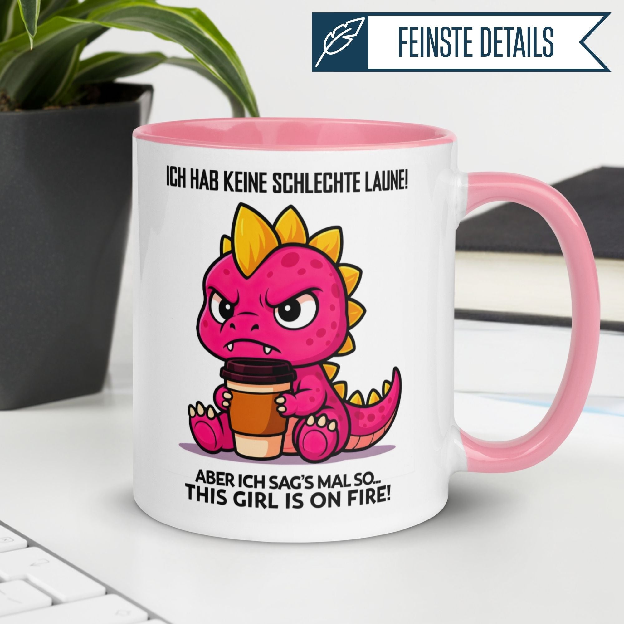Tasse Dinosaurier – „This girl is on fire“ – Dino Geschenk Becher für Morgenmuffel