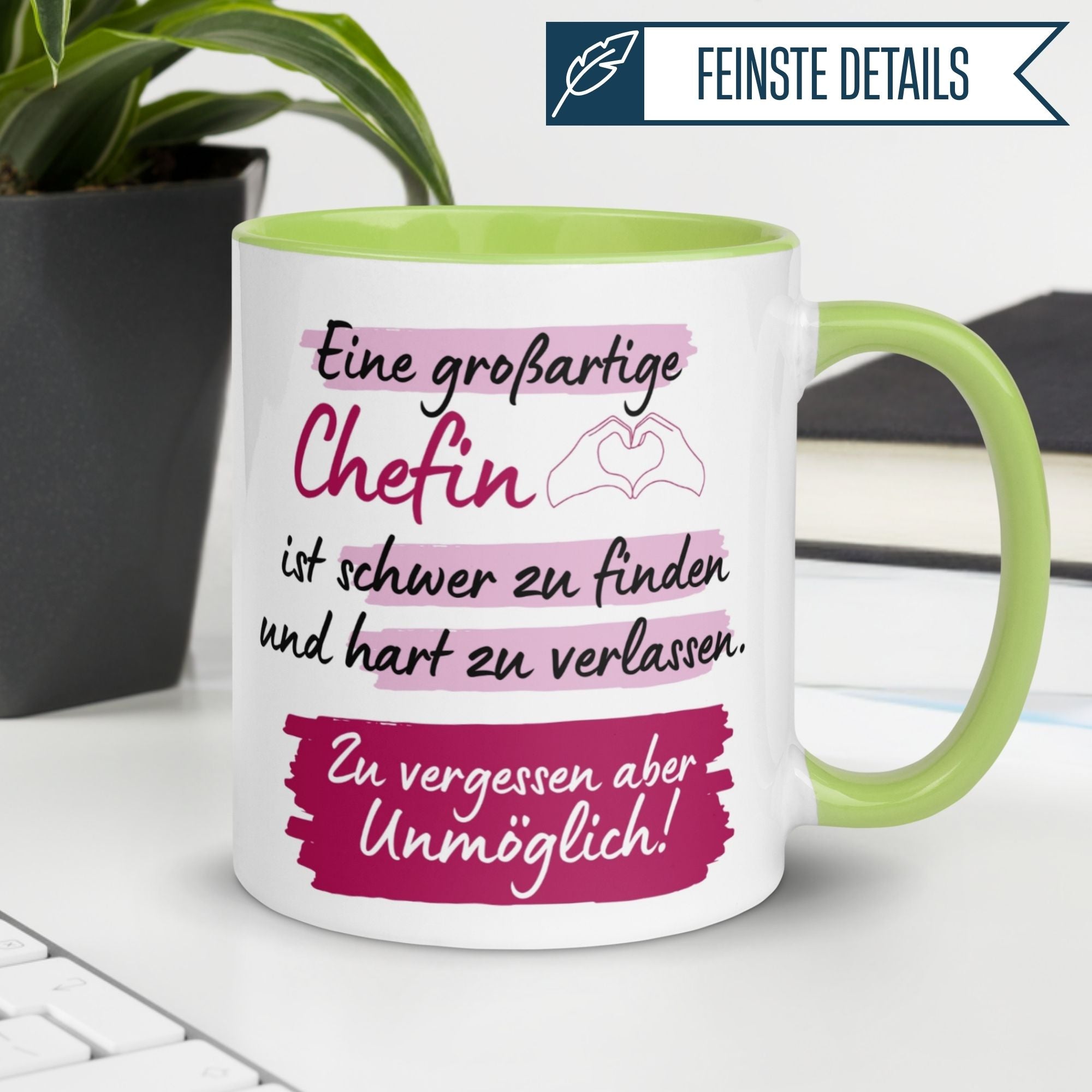 Momentals Tasse Chefin mit spritzigem Spruch für Abschied und Wertschätzung, pink-lila Aquarell-Design.