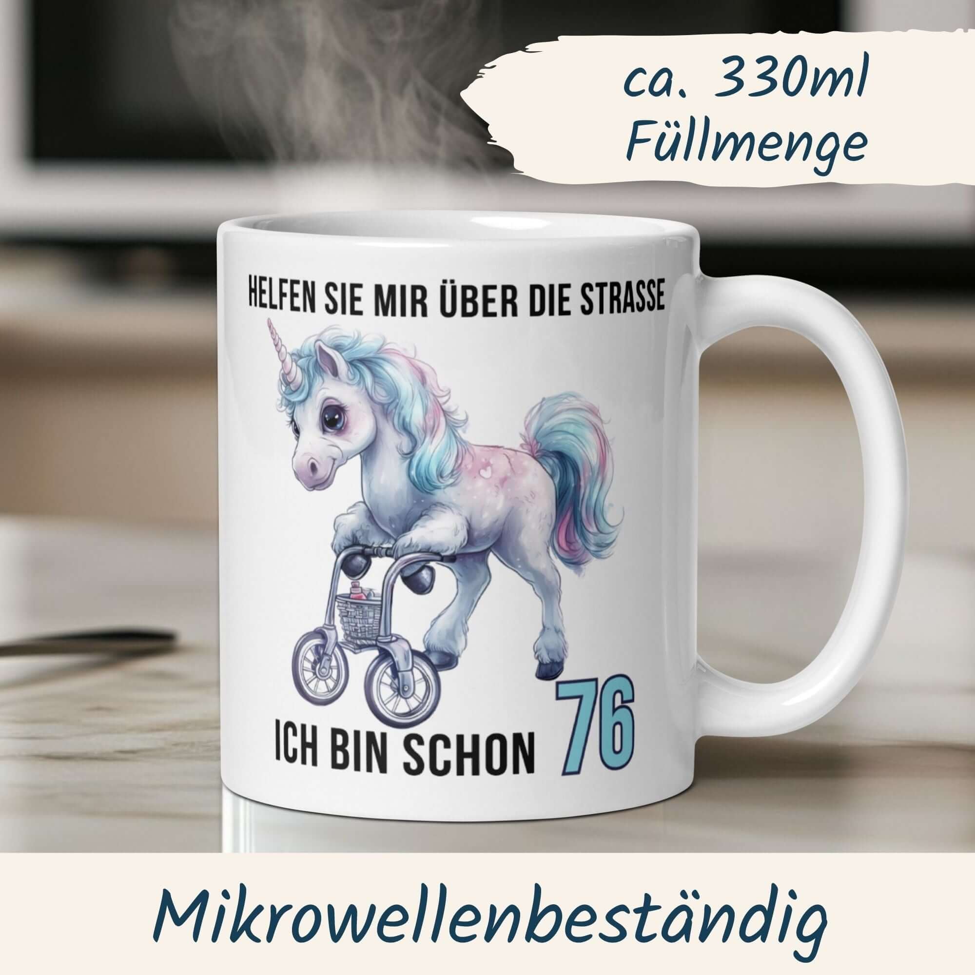 lustige Tasse zum 76. Geburtstag mit Einhorn und Spruch „Helfen Sie mir über die Straße“