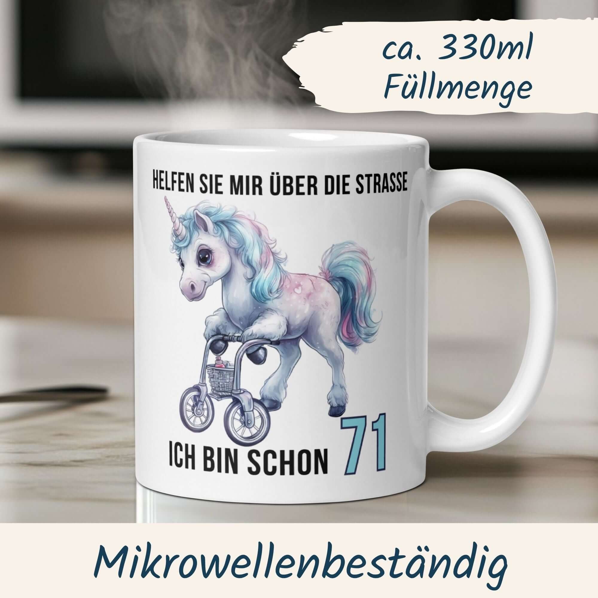 Lustige Tasse zum 71. Geburtstag mit Einhorn und Spruch "Helfen Sie mir über die Straße" in hochwertiger Keramik.