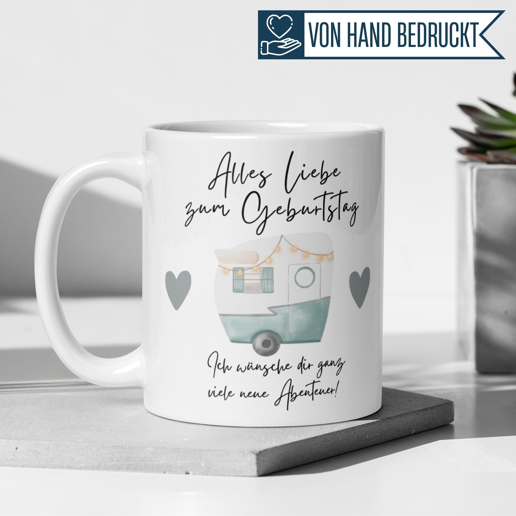 Momentals® Geburtstagstasse mit Camper-Design, ideal für Abenteurer und Kaffeeliebhaber.