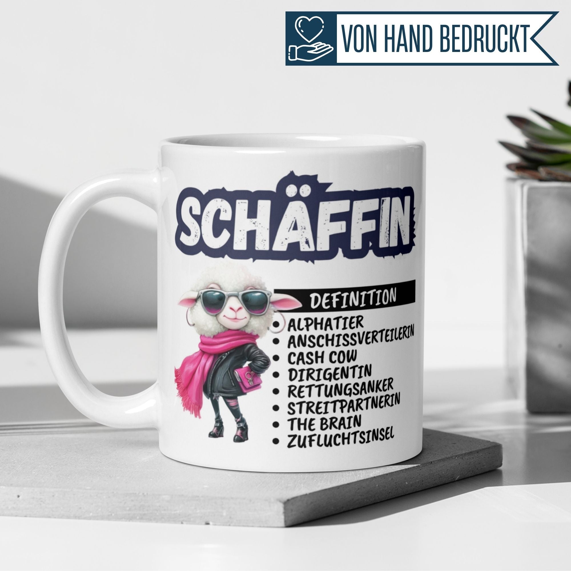 Momentals® Tasse Chefin mit Schaf-Motiv und Definition für Chefinnen - humorvolles Geschenk für Führungskräfte.