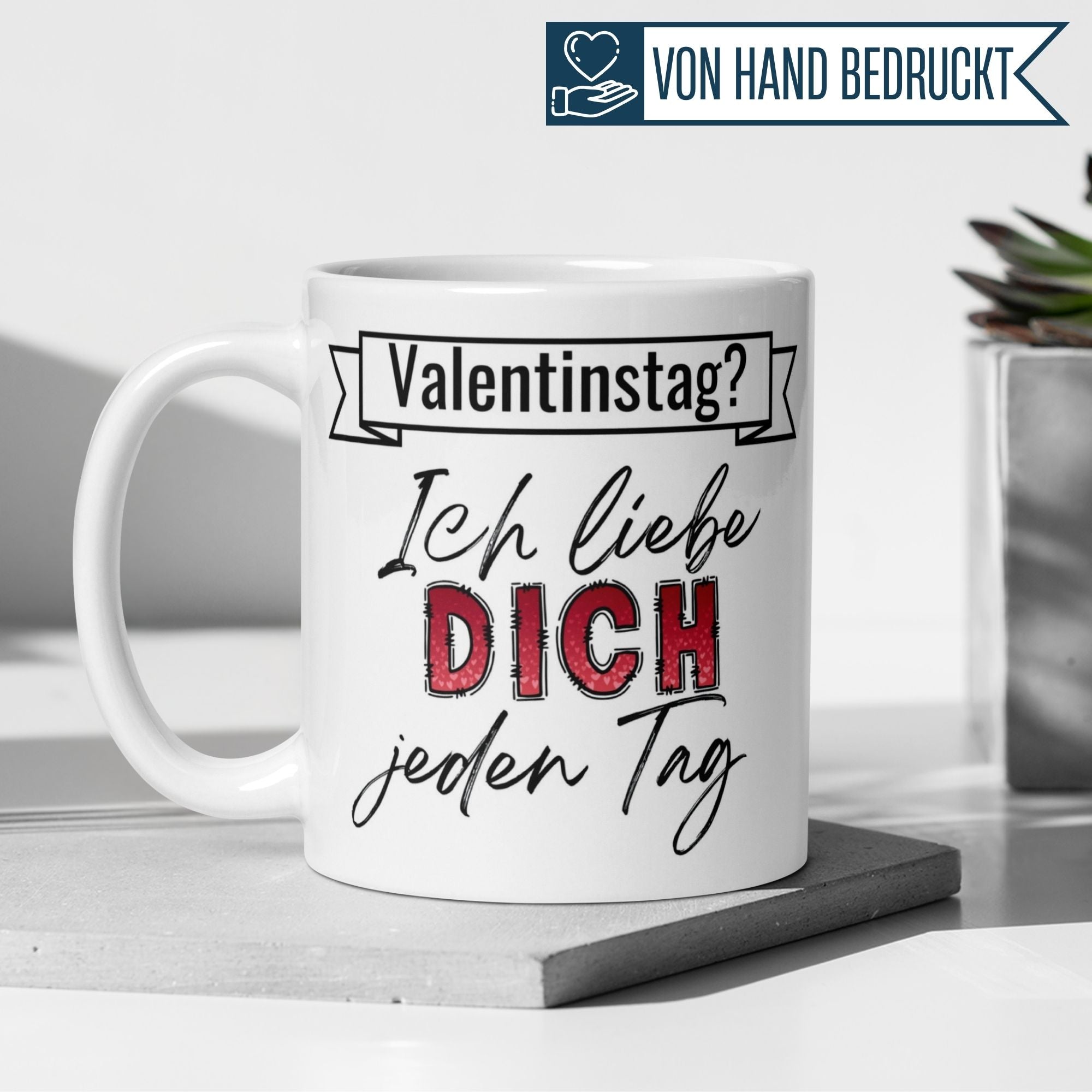 Momentals® Tasse für Valentinstag mit Spruch "Ich liebe DICH jeden Tag" in modernem Design.