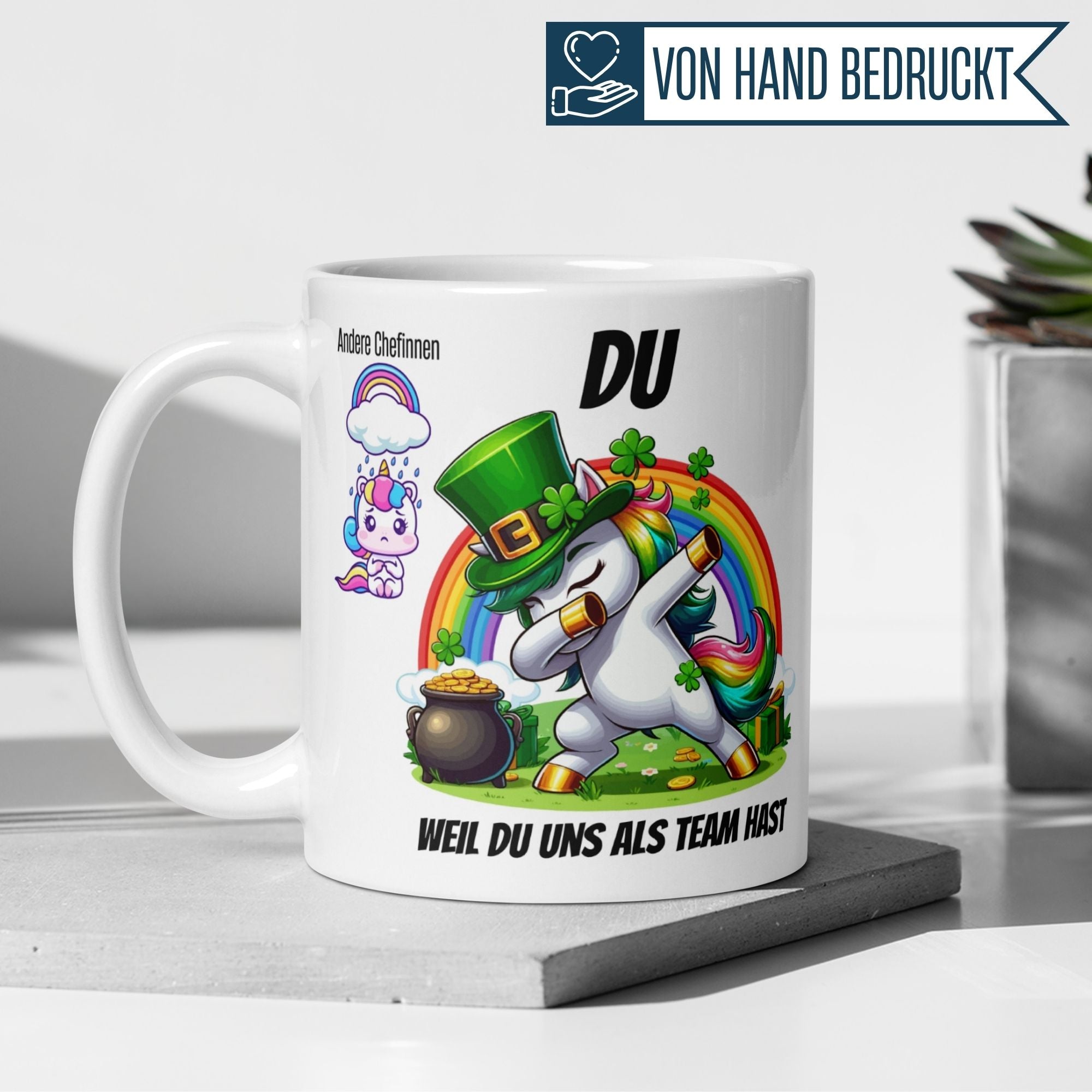 Momentals Tasse Chefin mit Einhorn, Regenbogen und Kleeblättern – humorvolles Abschiedsgeschenk für Chefinnen.